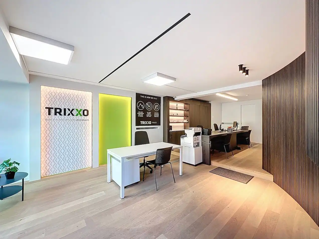 Uiterst commercieel gelegen handelsruimte. Geschikt voor de meeste handel. foto 4