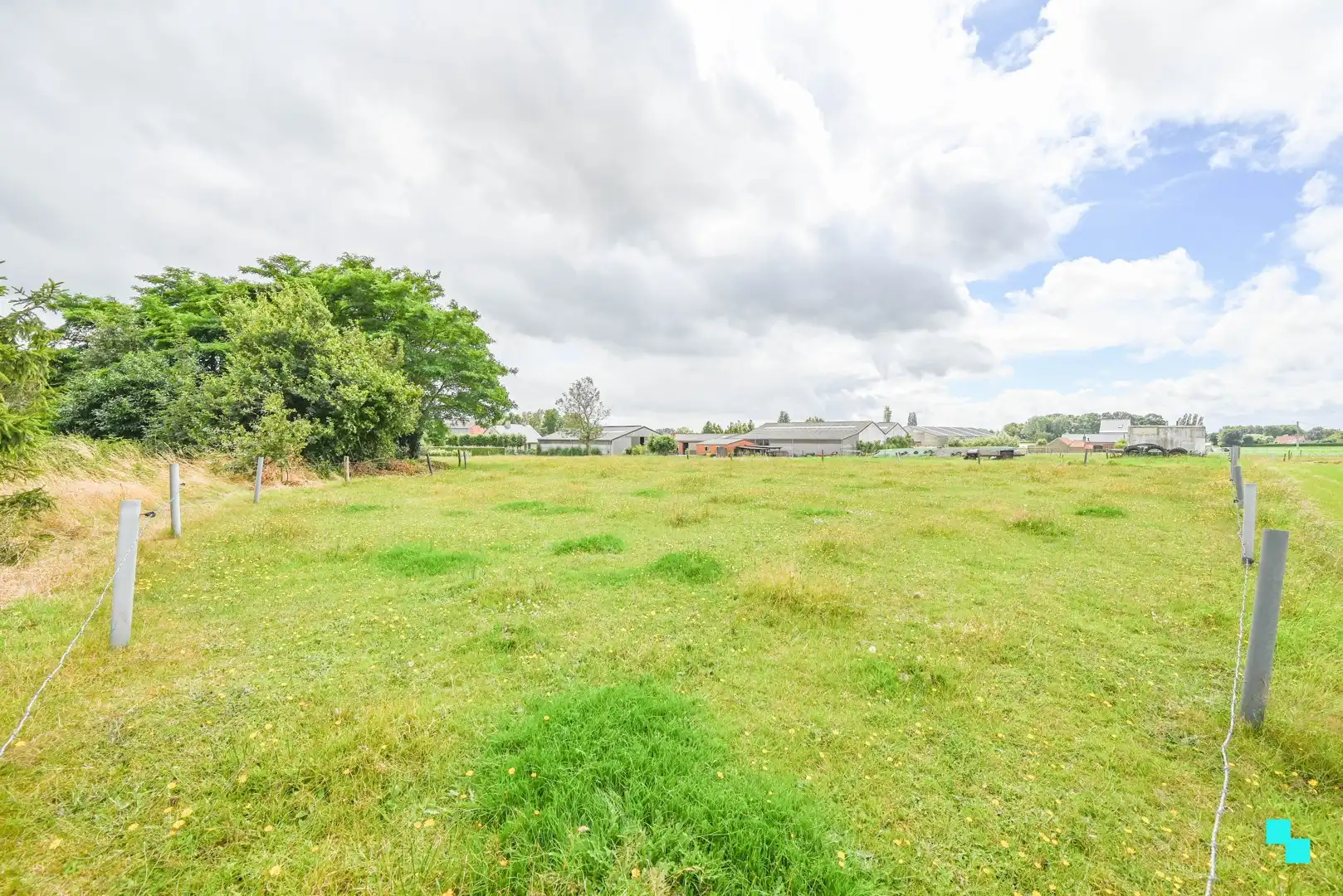 Royaal perceel gelegen in landelijk Oostrozebeke foto 12