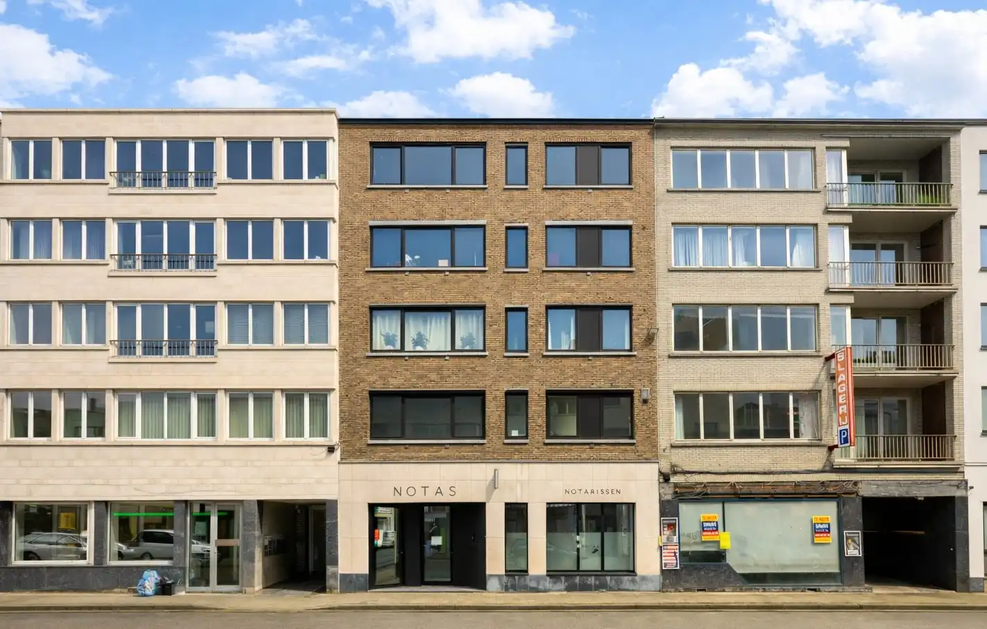 Functioneel en zonnig te renoveren appartement met drie slaapkamers en groot terras foto {{pictureIndex}}