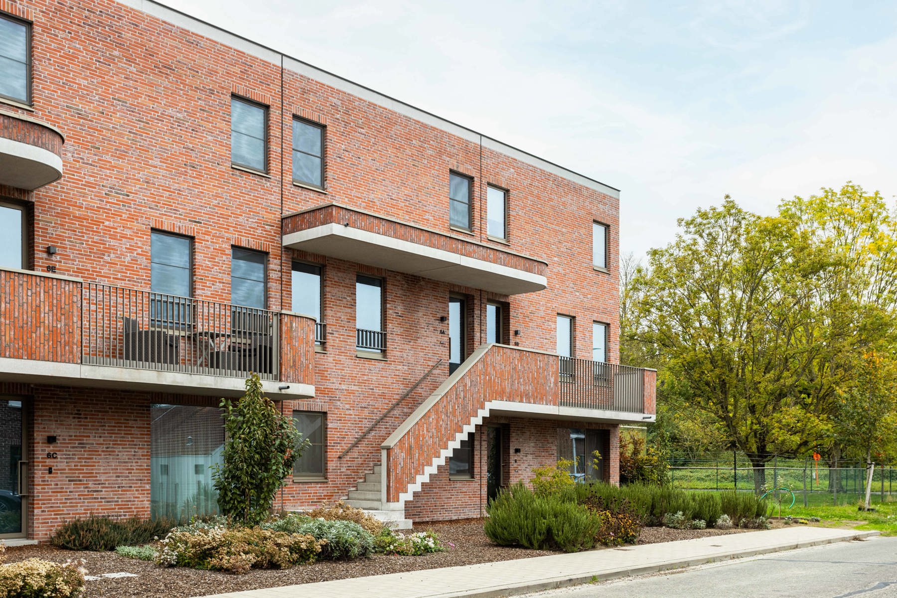 Modern wonen in een groene omgeving te Zwijnaarde  foto {{pictureIndex}}
