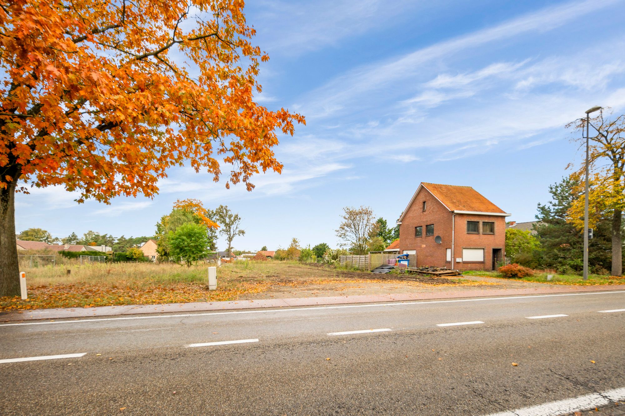 KNAPPE BOUWKAVEL (+-17A) OP GROENE, DOCH CENTRALE EN GUNSTIGE LOCATIE IN LOMMEL! Deze bouwkavel met maar liefst een oppervlakte van +-17a biedt de mogelijkheid voor het bouwen van een prachtige eengezinswoning op een heerlijke plek. Zo zijn basisschool, supermarkt, bakker, apotheek, horeca op fietsafstand bereikbaar. Centraal tussen Lommel en Leopoldsburg gelegen. foto 12