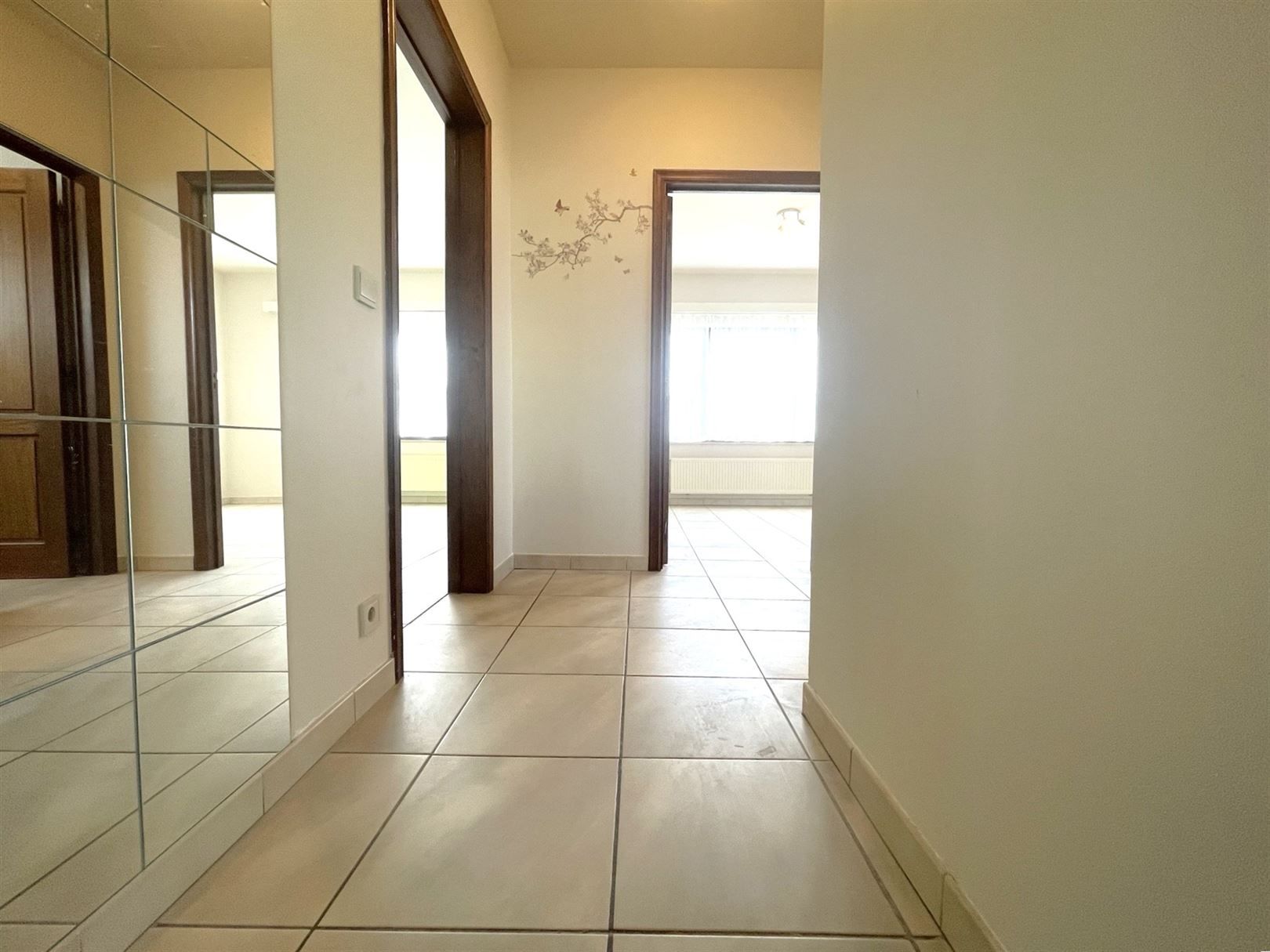 Instapklaar ruim appartement met garage.  foto 11