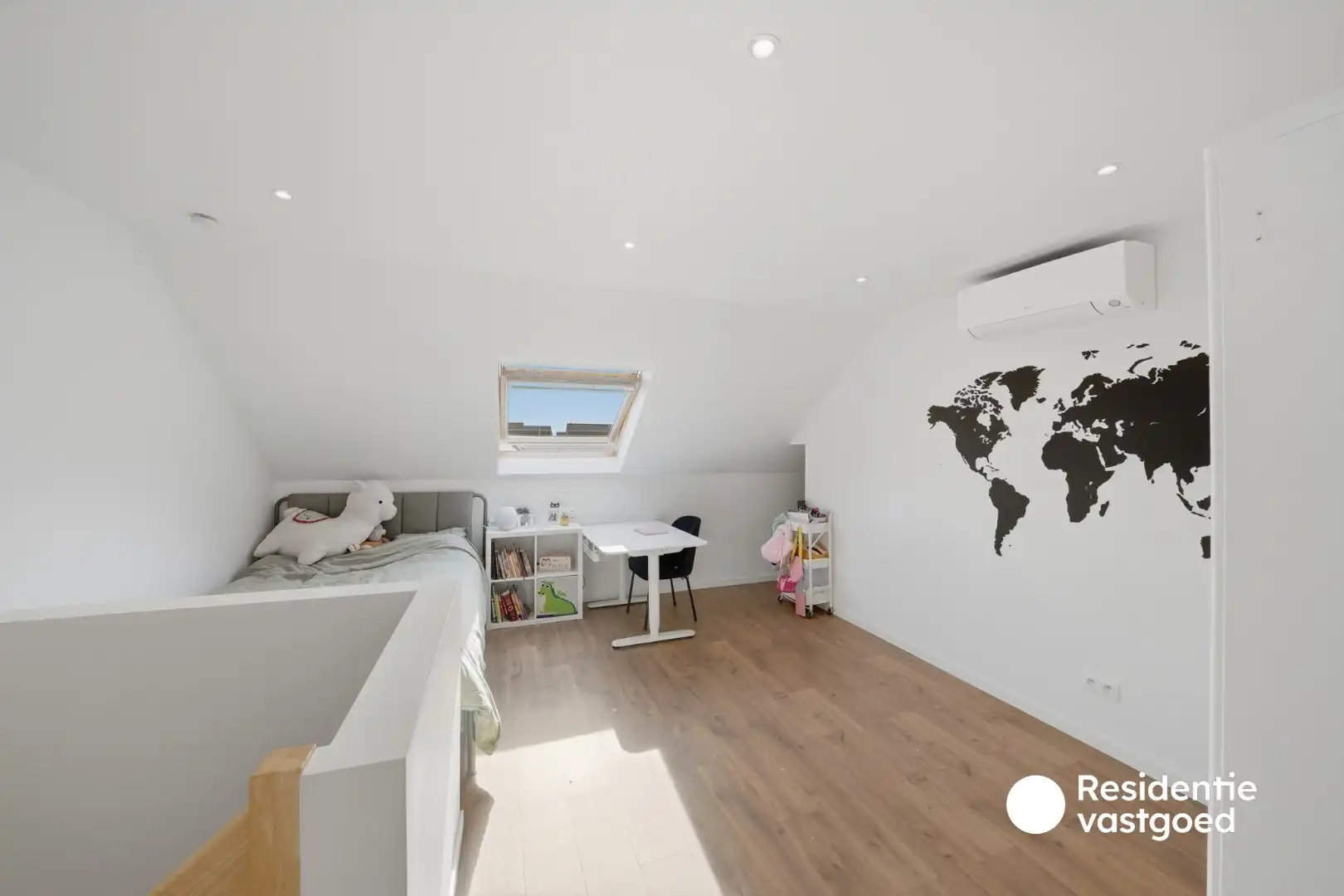 Instapklare woning te koop met garage en tuin! foto 28