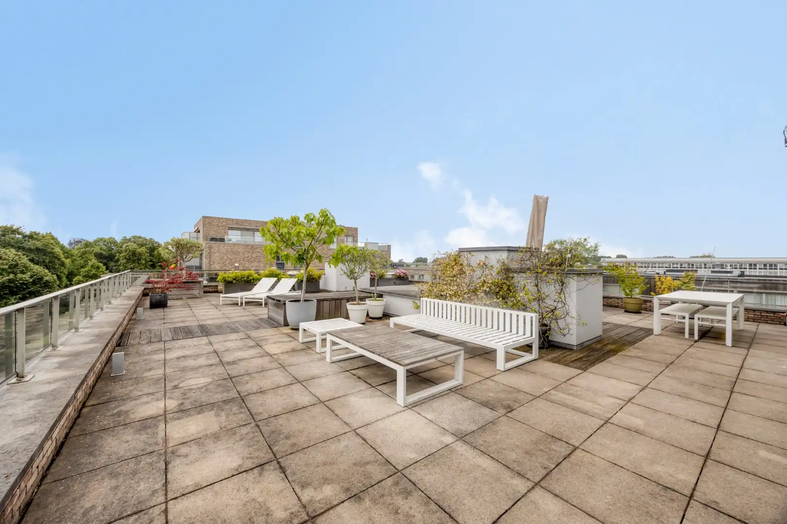 Unieke penthouse met mega-terras en schitterend zicht op de Wallen en de Basiliek van Tongeren foto 24