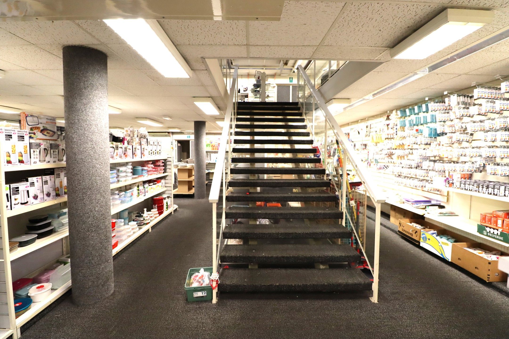 Ruim handelspand 888m² foto {{pictureIndex}}