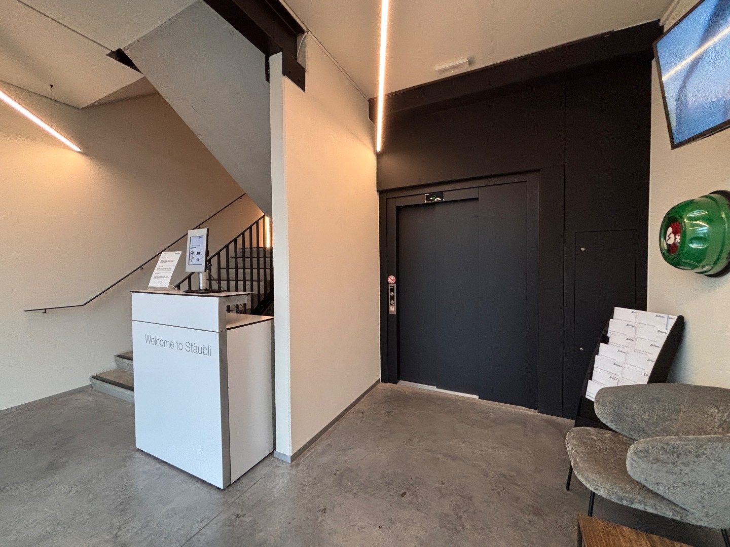 Commercieel kantoor te huur (360 m²) in het bruisende Kortrijk: de ideale locatie voor jouw bedrijf! foto 12