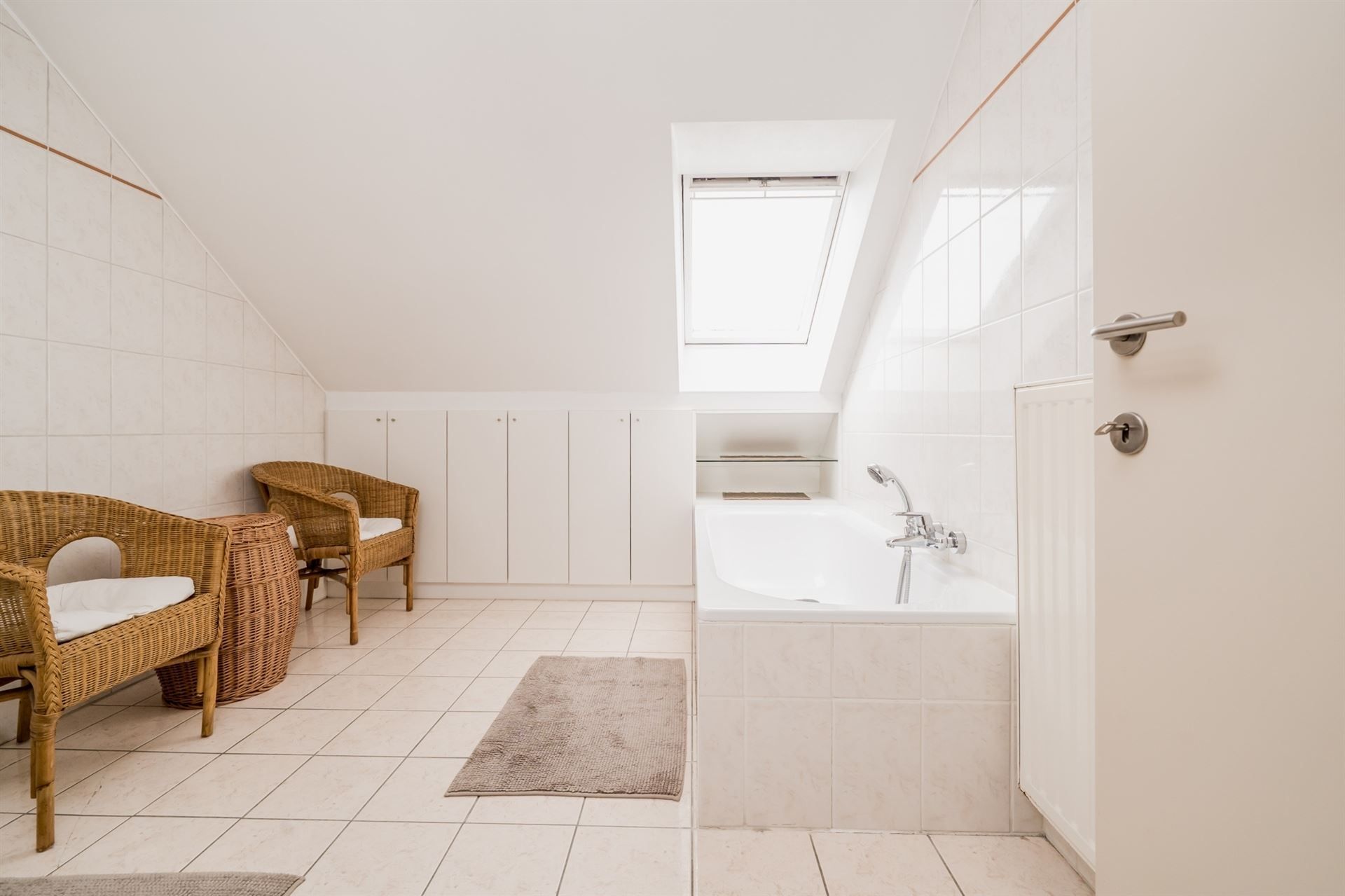 Rustig gelegen gezinswoning met 3 slpks en tuin. foto 17