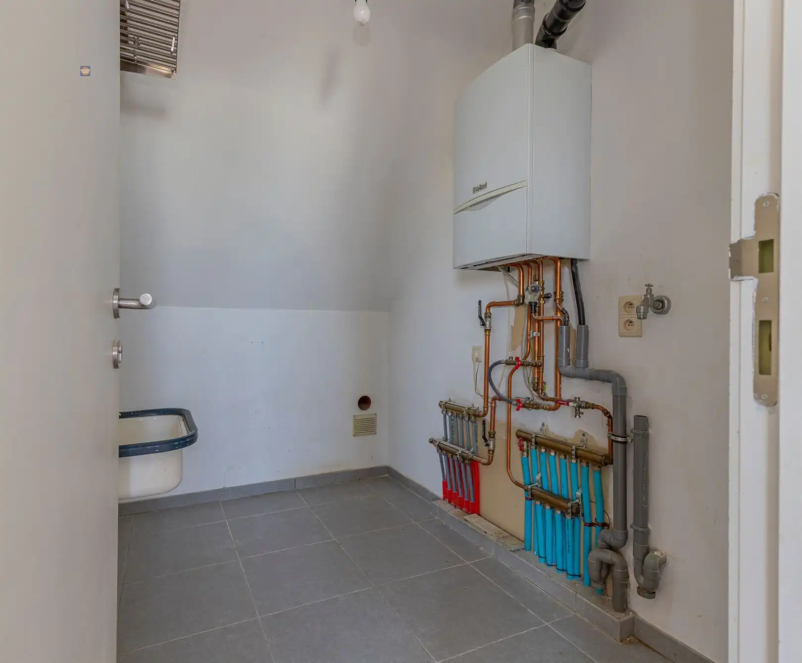 Instapklaar 1-slaapkamerappartement op toplocatie nabij station Willebroek foto 12