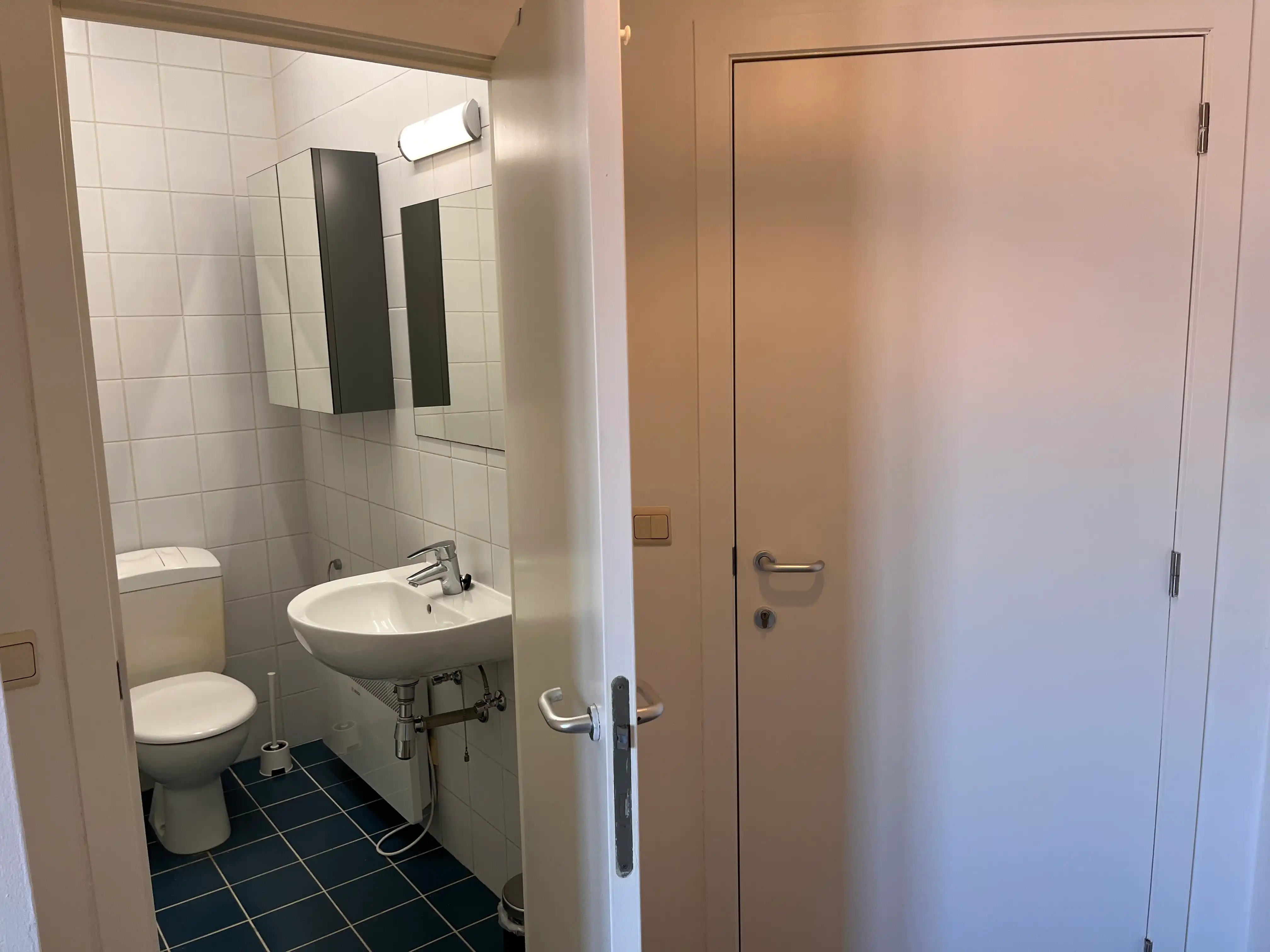 Gemeubelde en gerenoveerde studio in Gent. foto 10