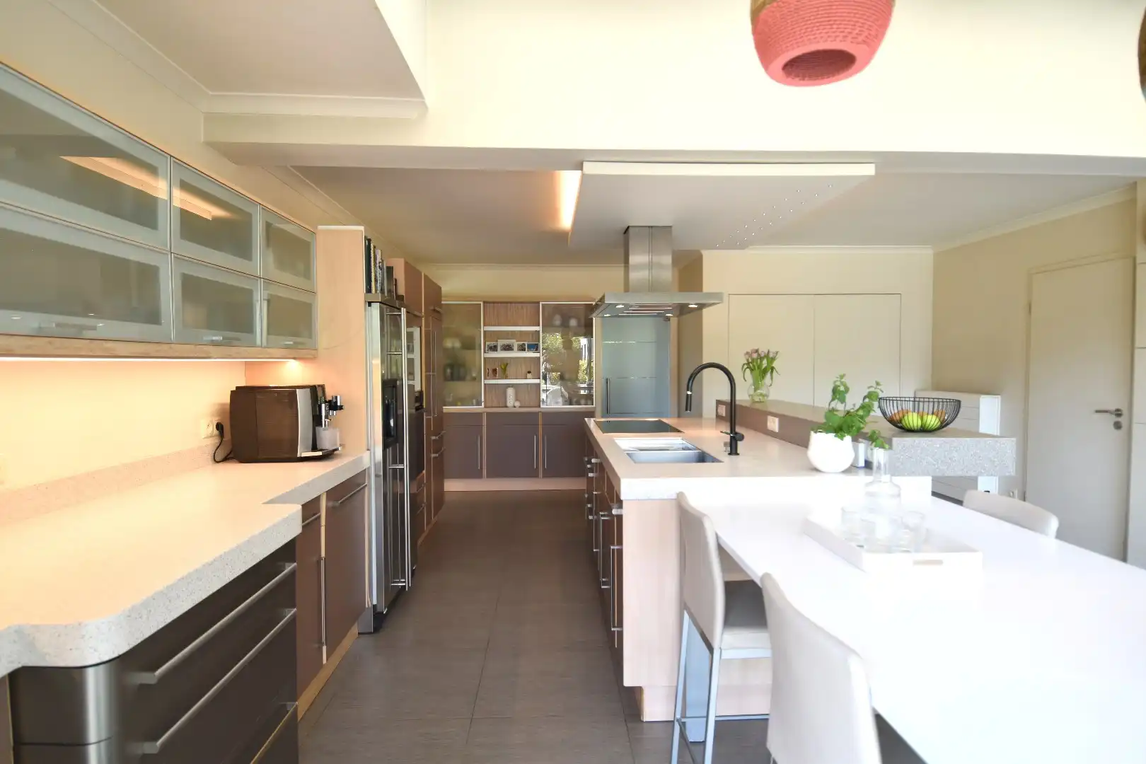 Villa met 4 slaapkamers, zwembad en mooie volumes te koop in Moorsele foto 17