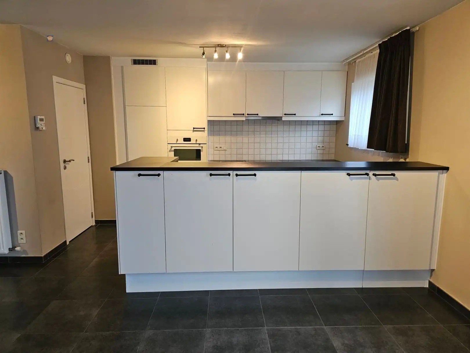 Gelijkvloers 2-slaapkamerappartement, terras en staanplaats foto 8