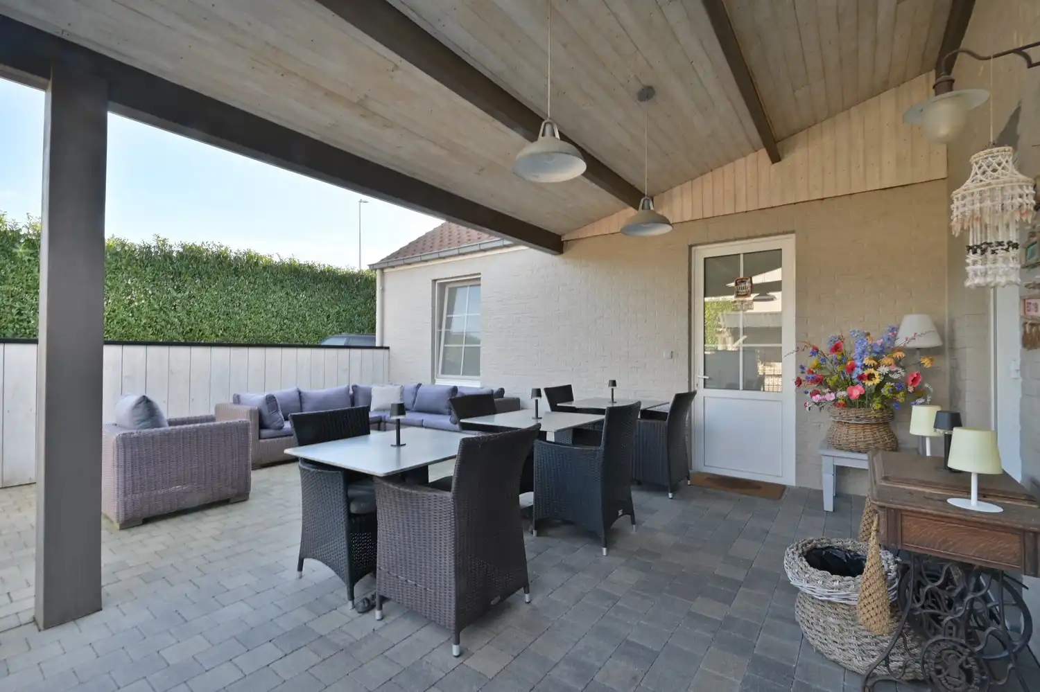 Karaktervolle woning met B&B in Veldwezelt foto 41