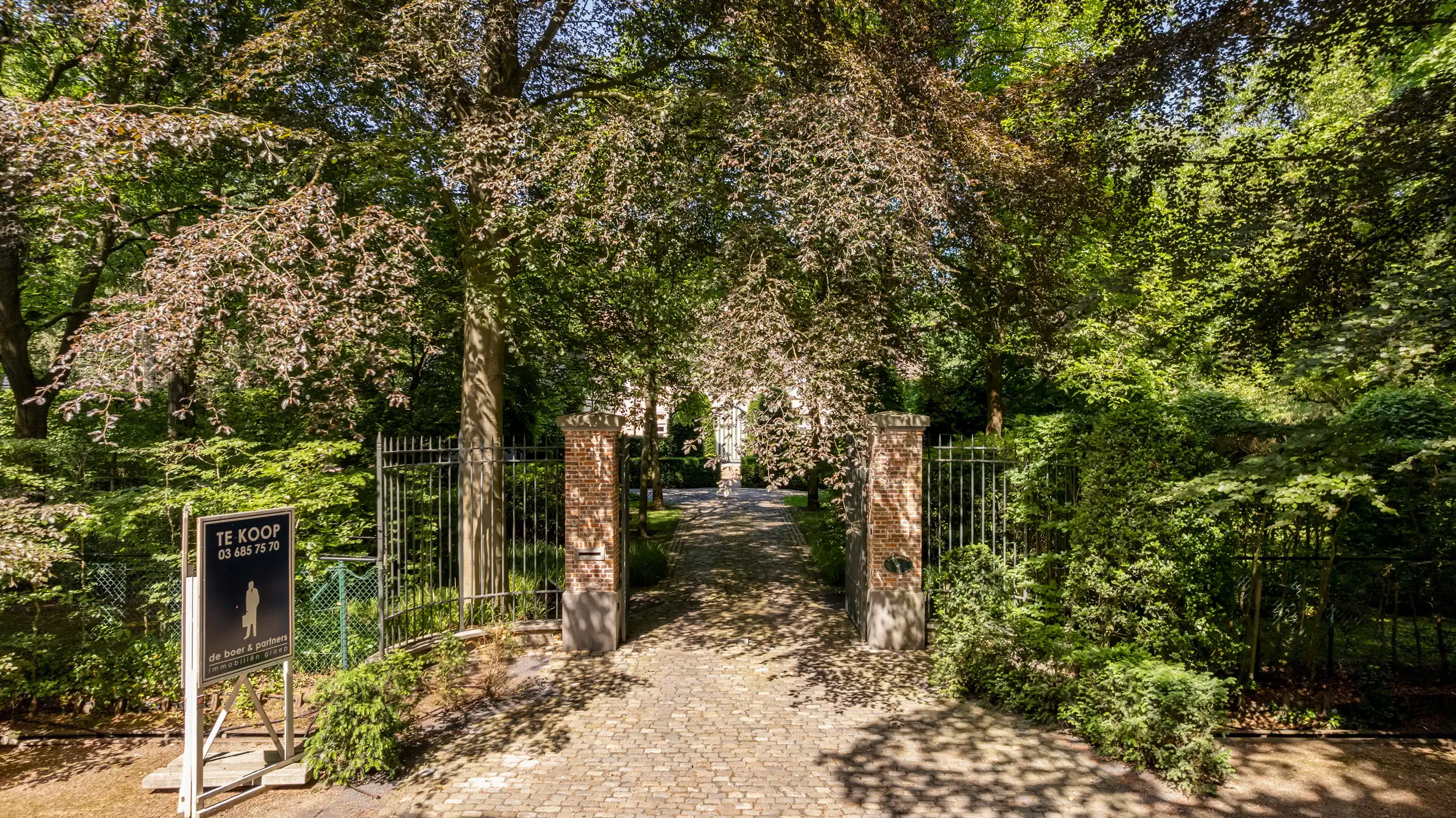 Op absolute toplocatie gelegen villa! foto 39