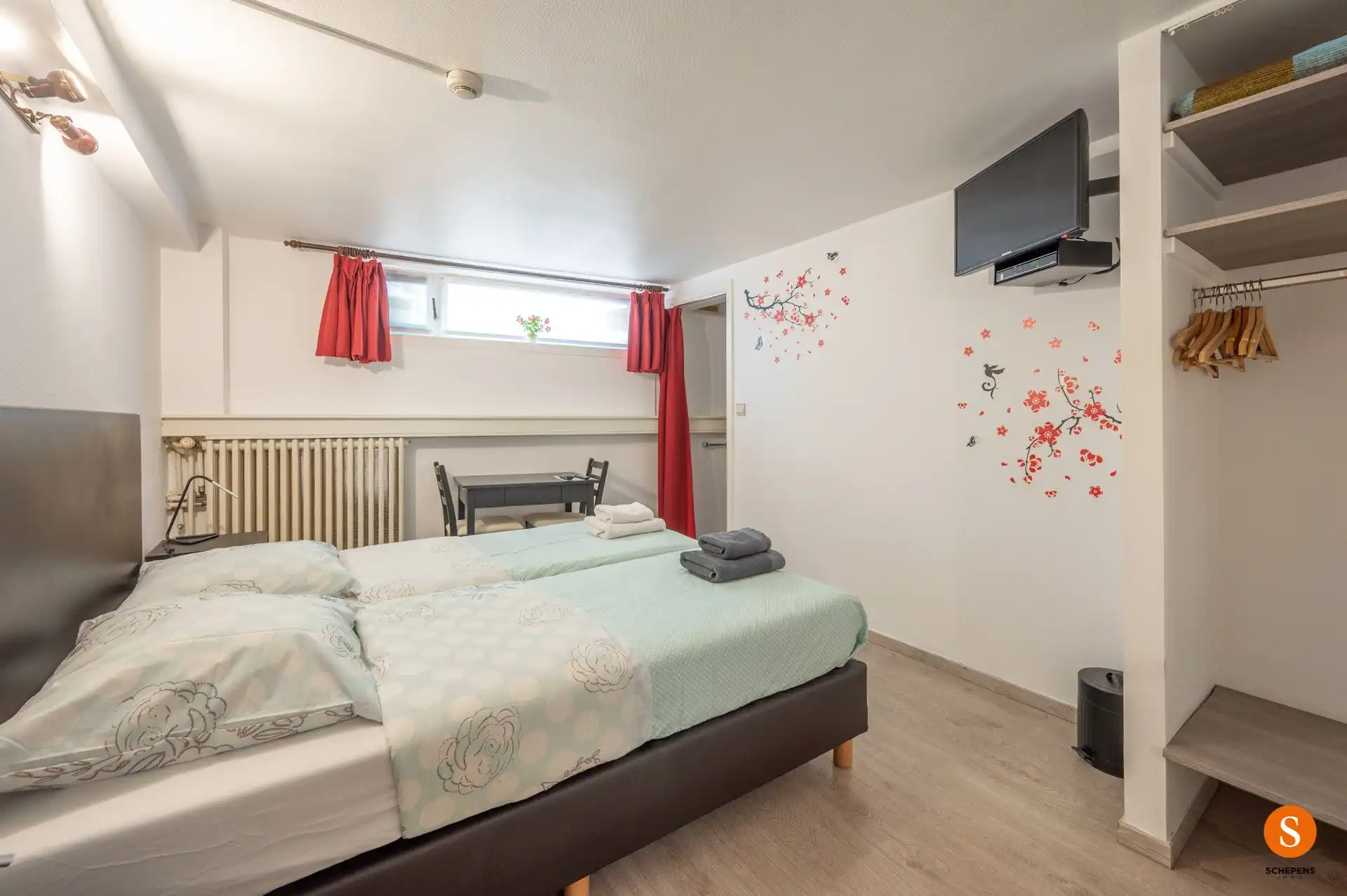 TE KOOP – Verhuurde B&B met 7 kamers én privé-woonst voor uitbaters in hartje De Haan. foto 42
