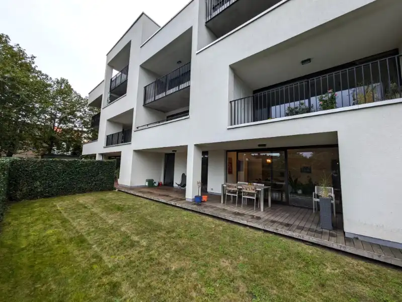 Recent gelijkvloers appartement met tuin en ruim terras foto {{pictureIndex}}