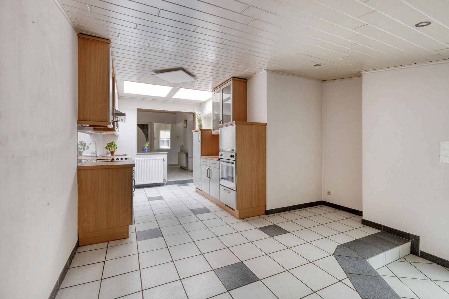 Halfopen gezinswoning met drie slaapkamers (mogelijkheid tot 4), grote tuin en zonnepanelen! foto 16