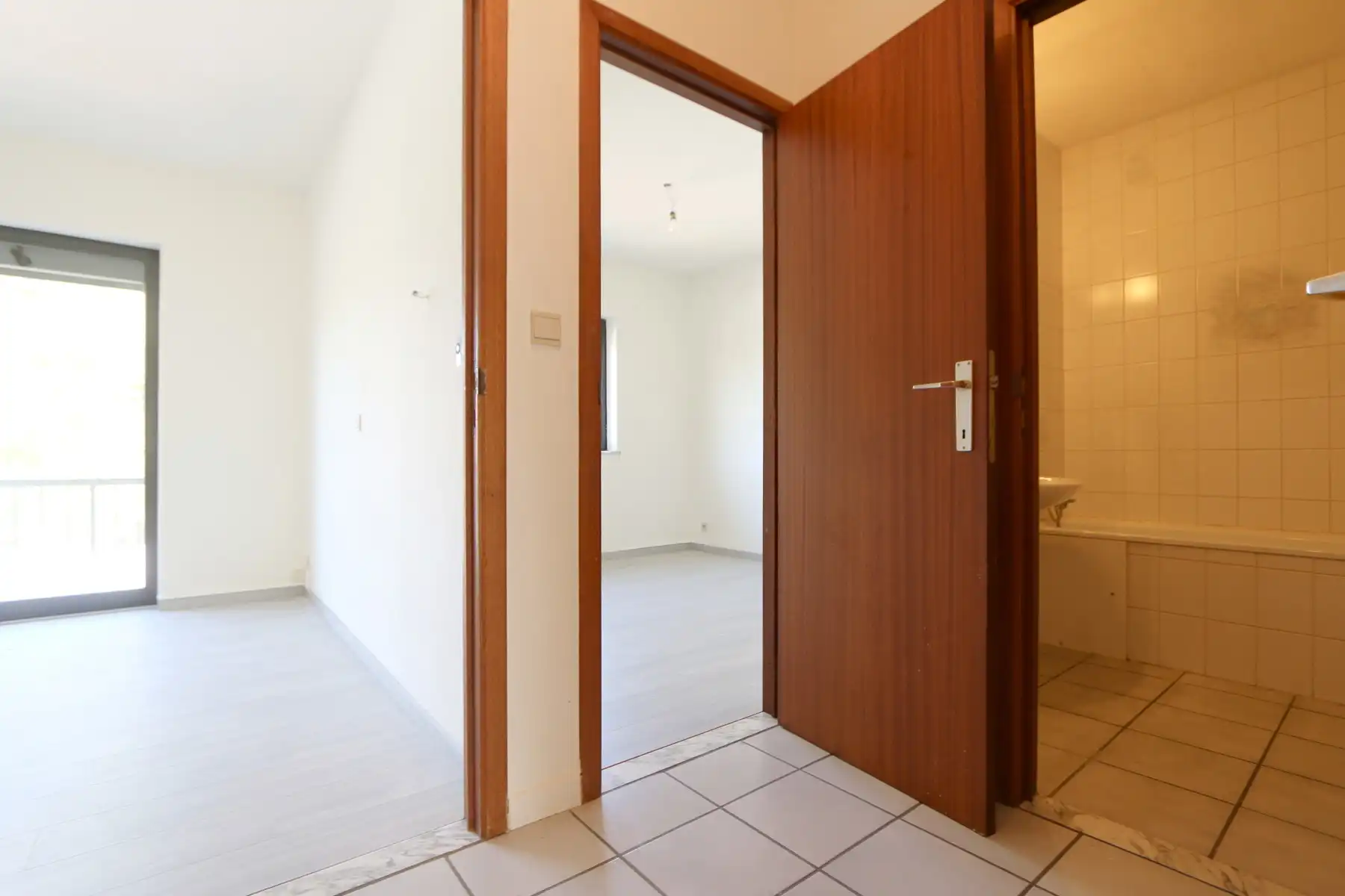 APP - 2 SLK - BALKON - GARAGE - CENTRAAL   foto 8