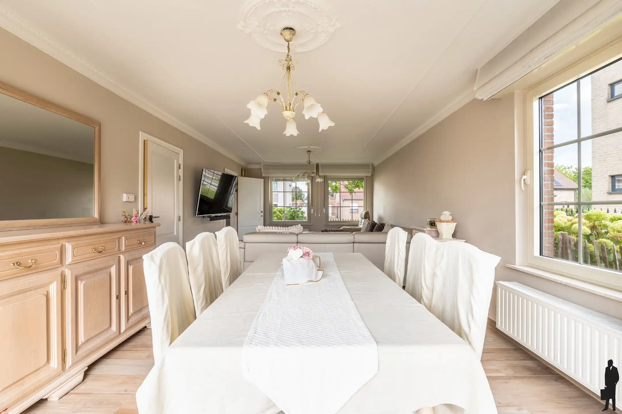 Ruime woning met 6 slpks. en grote kelder nabij Nederland foto 9