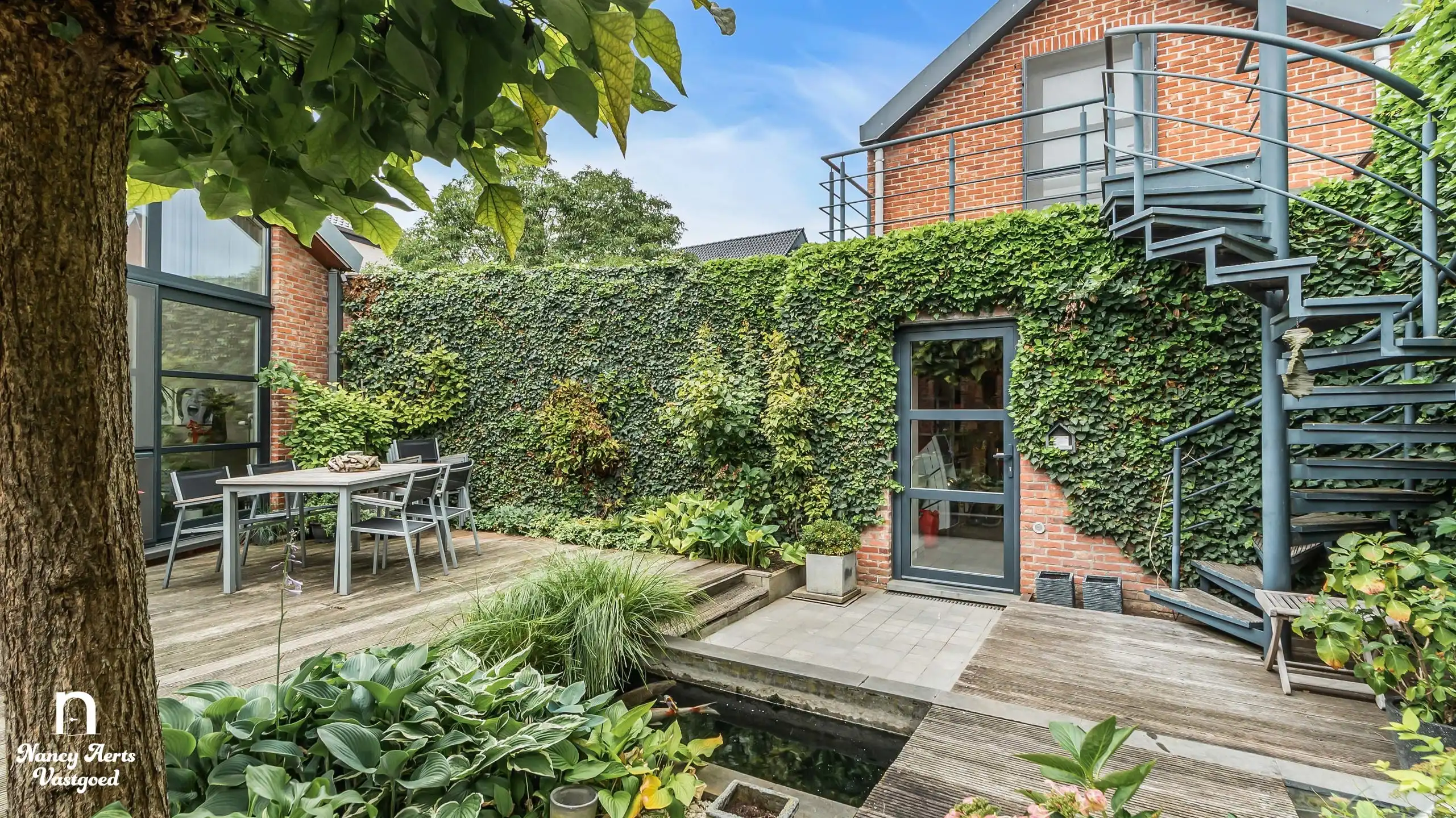 Verrassend ruime woning met praktijkruimte en gezellige tuin foto 3