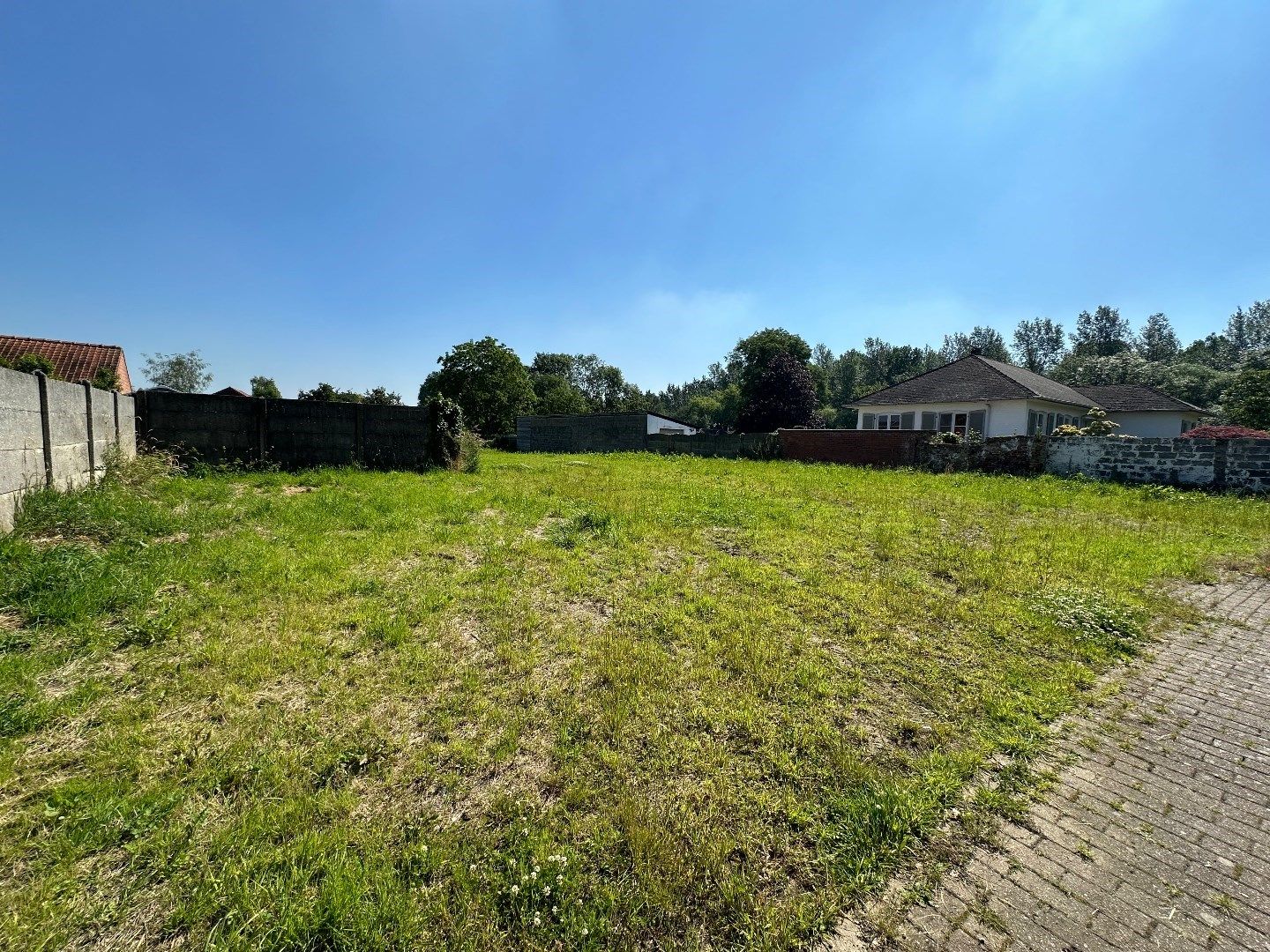 Ruime half open bebouwing op perceel in Tongeren met 496m² grondoppervlakte foto {{pictureIndex}}