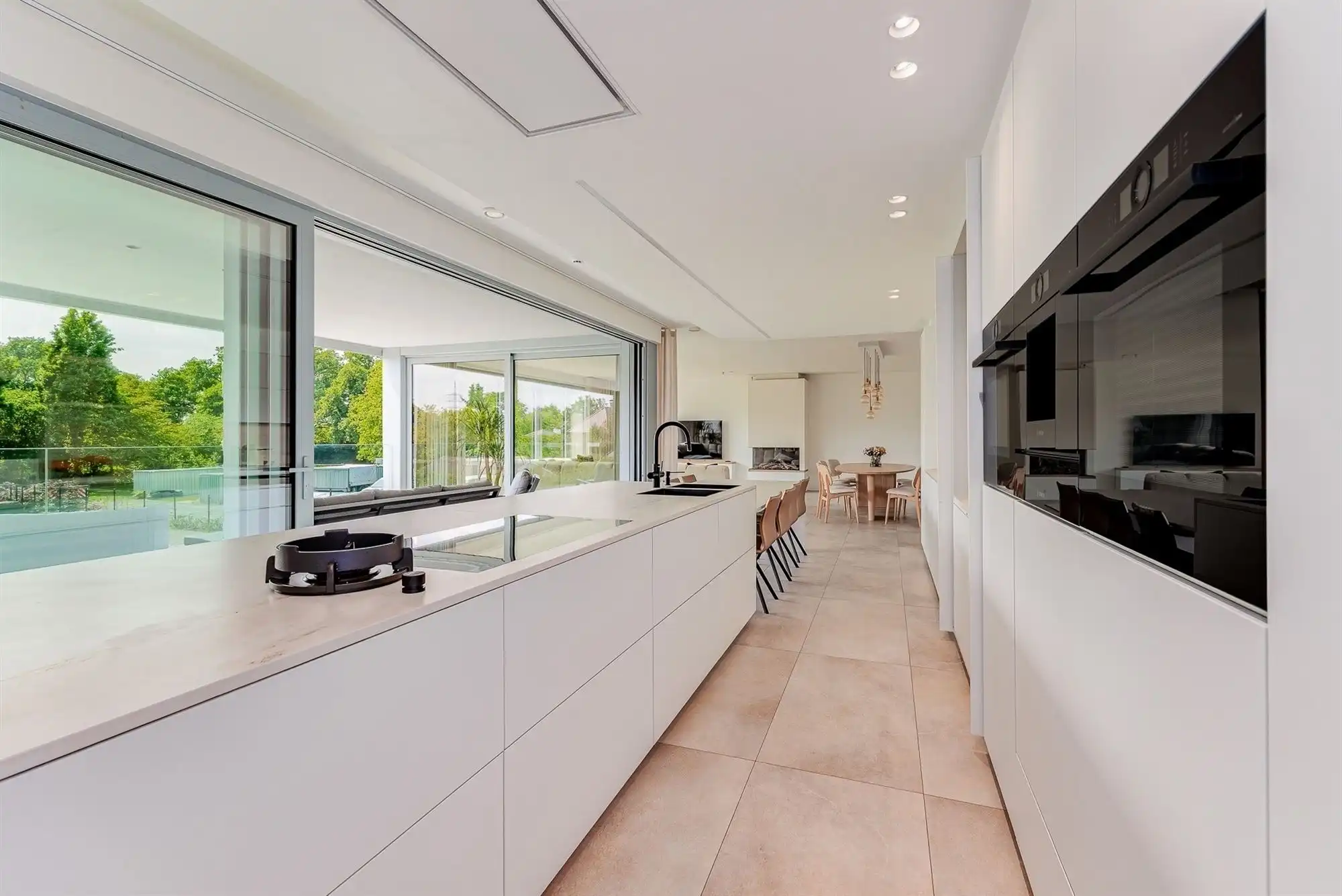 Prachtig afgewerkt gebouw - showroom + villa foto 16