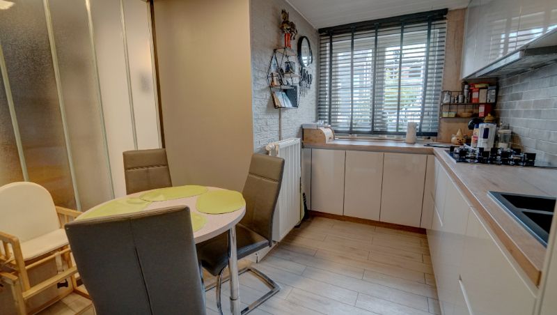 Vernieuwd woonhuis van 140m² met garage en tuin in half-open-bebouwing foto 23