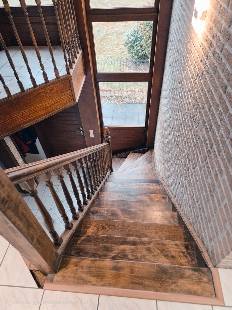 Prachtige villa uit de jaren 90 met drie slaapkamers en grote tuin! foto 23