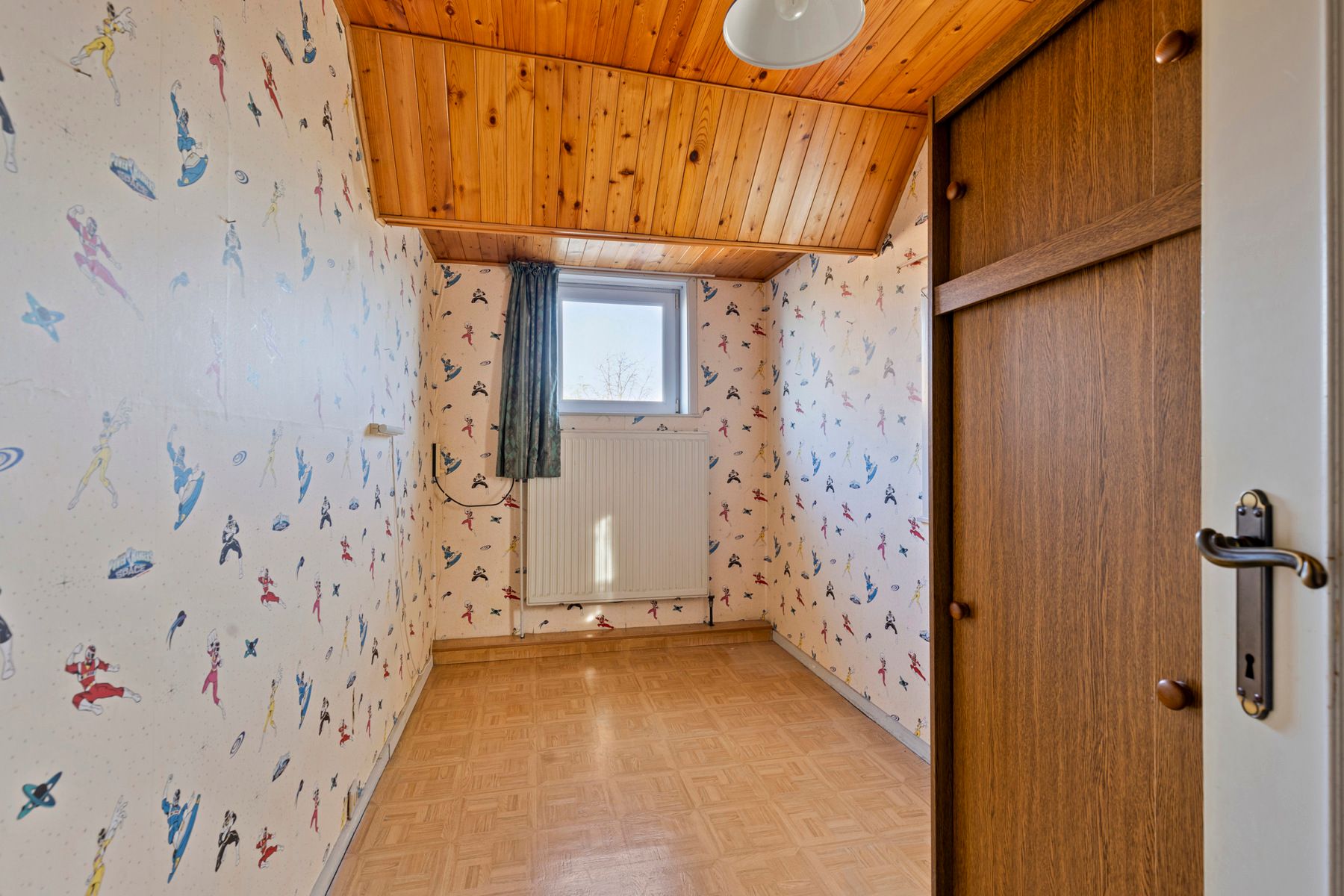 Gezinswoning met 4 slaapkamers, 2 badkamers, garage en tuin foto 17