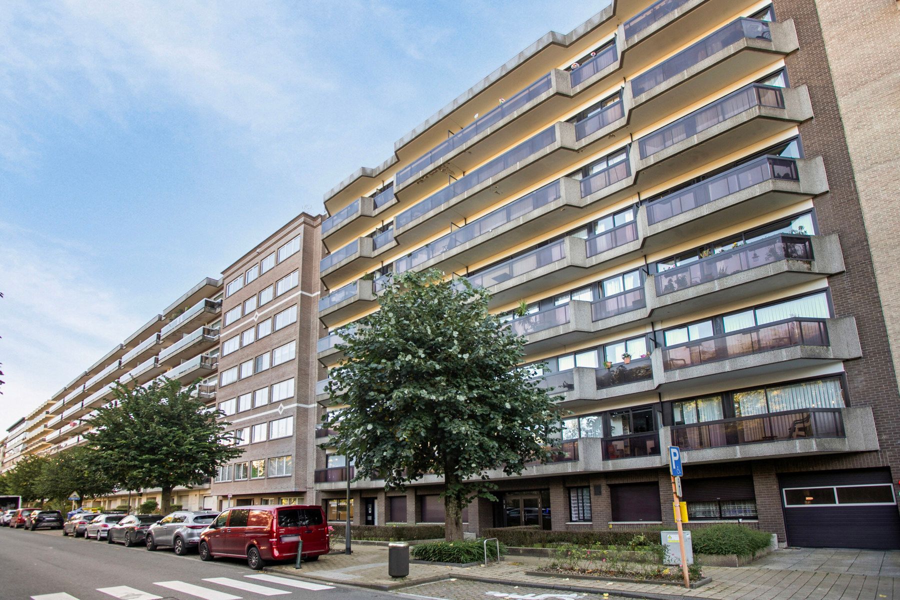 APPARTEMENT OP ZEVENDE VERDIEPING MET LIEFST 4 SLAAPKAMERS! foto 2