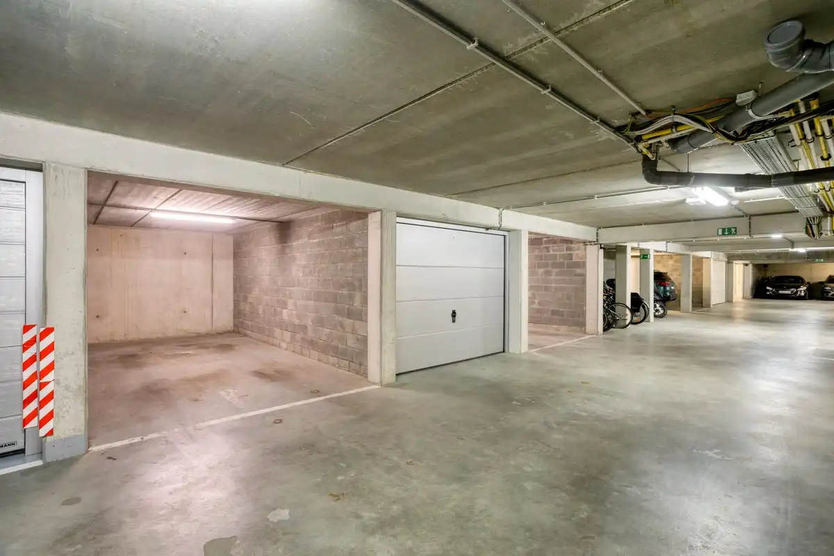 Modern appartement met terras + parkeerplaats + kelder foto 11