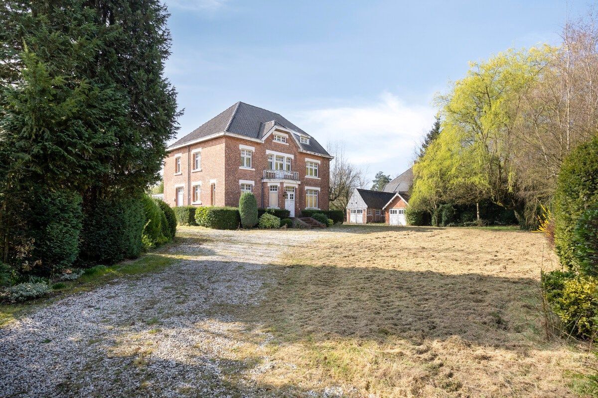 Te renoveren karaktervolle herenwoning op een prachtig perceel van 56 are. foto 46