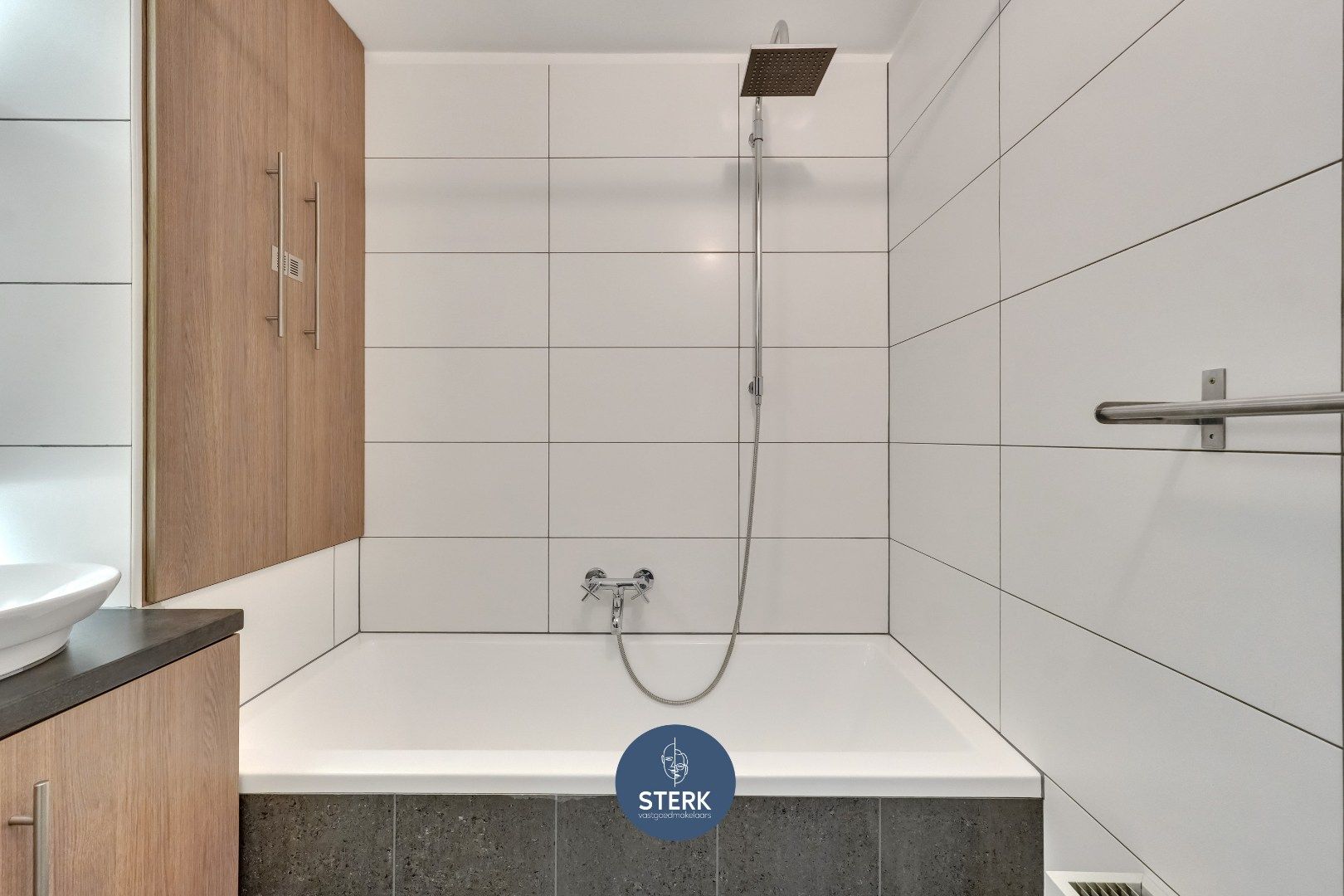 INSTAPKLAAR APPARTEMENT MET 2 SLPKS OP EEN CENTRALE LOCATIE TE REKEM !  foto 14