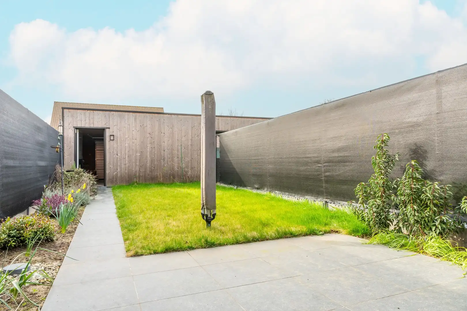 Gelijkvloers appartement met tuin en garagebox. foto 23