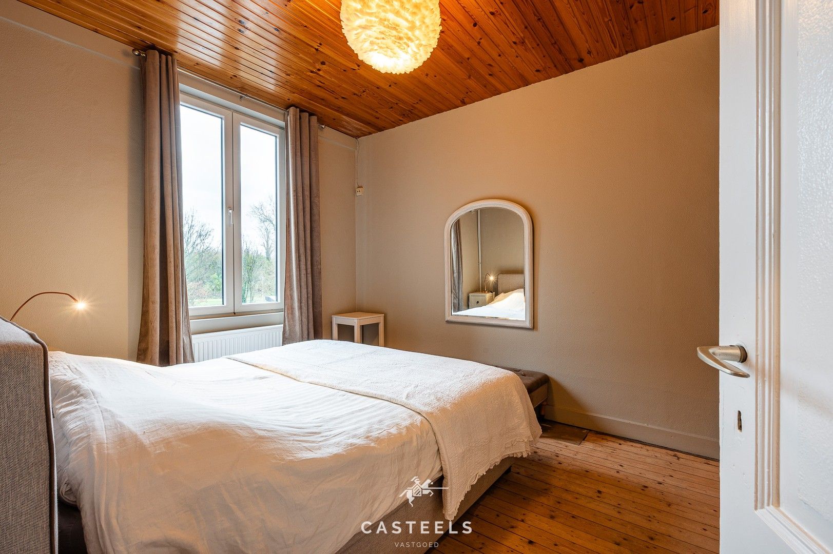 Instapklare stadswoning nabij station Brugge met tuin en studio foto 10