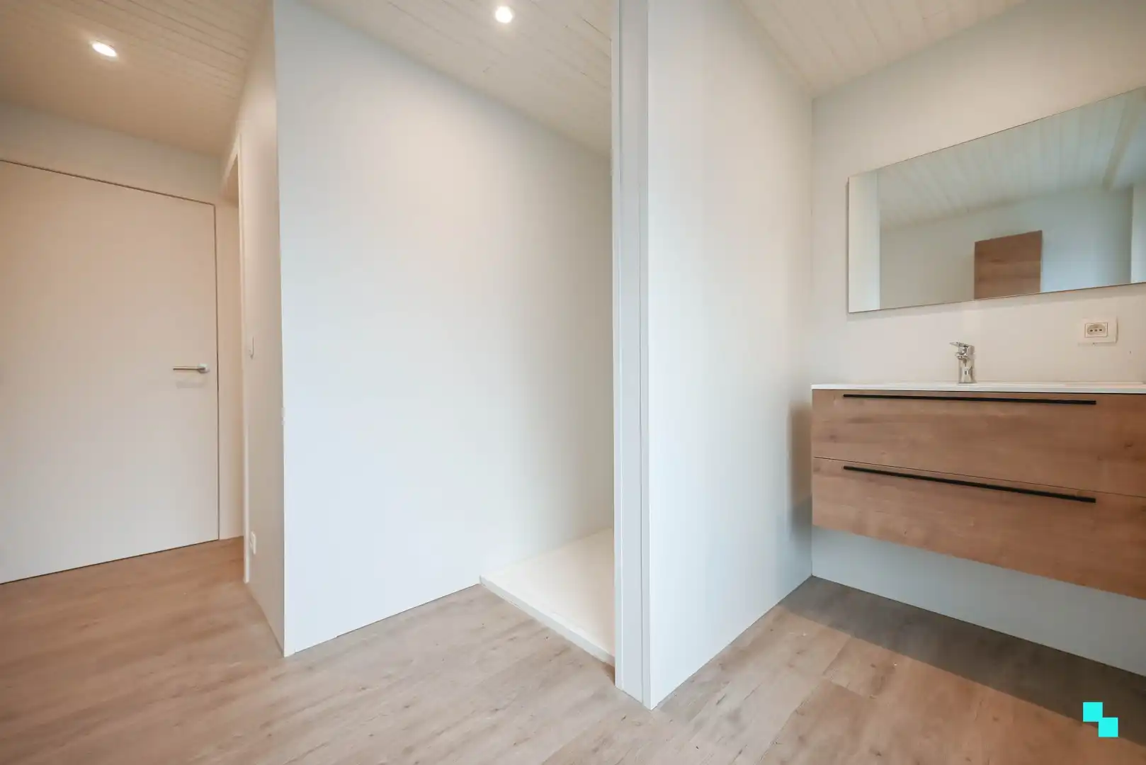 Gerenoveerde woning nabij centrum Izegem foto 18