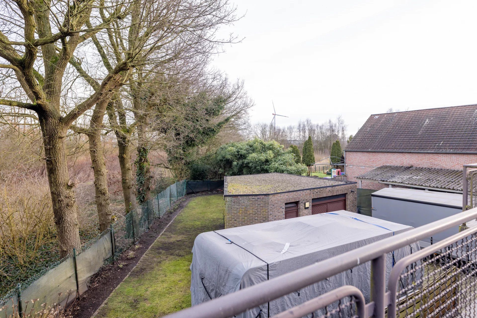 Ruim appartement met 4 slaapkamers, groot terras, tuin en garage. foto 35