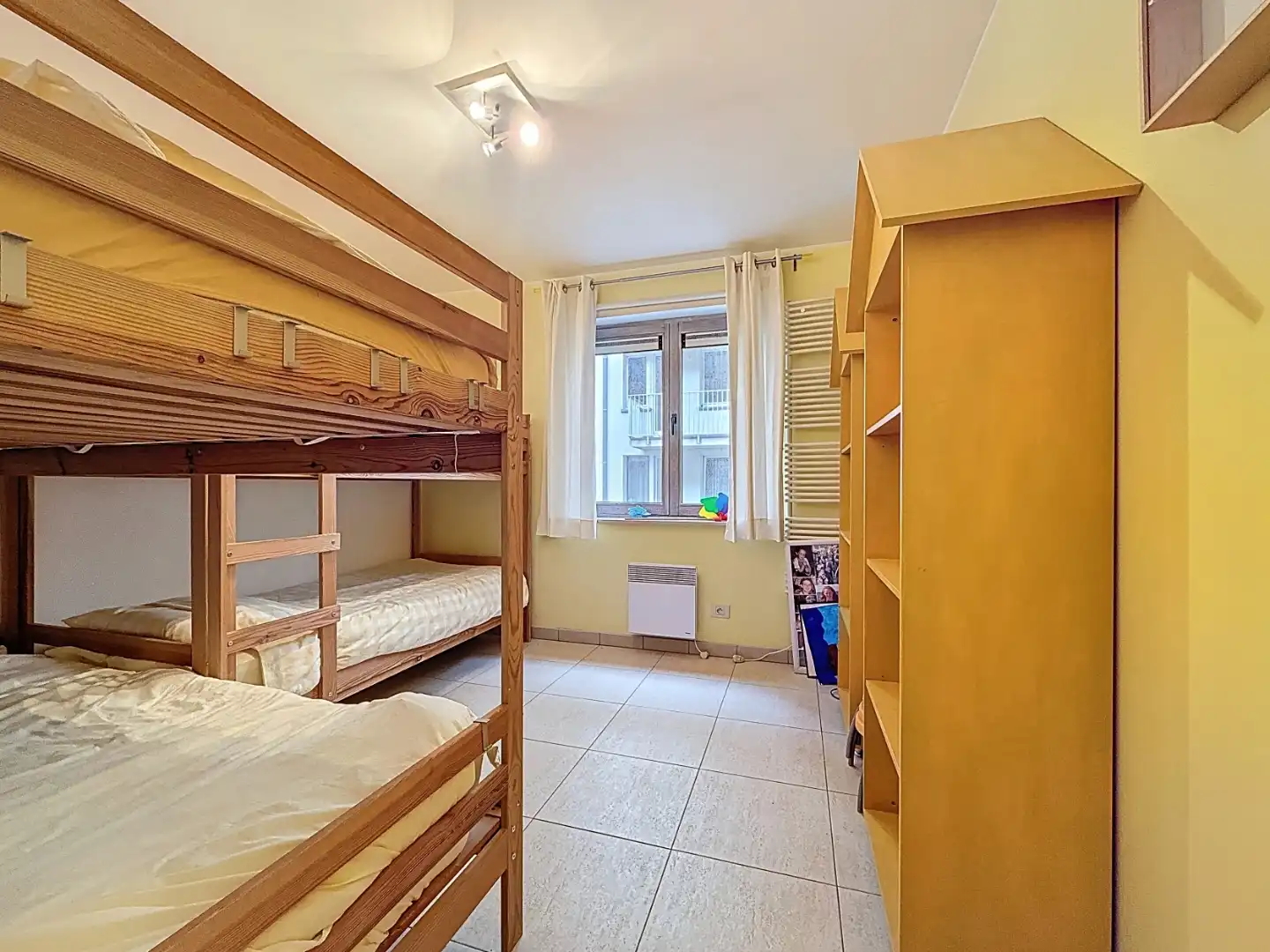 Ruim drieslaapkamer appartement  met zuidgericht terras met centrale ligging te Nieuwpoort-Bad foto 13