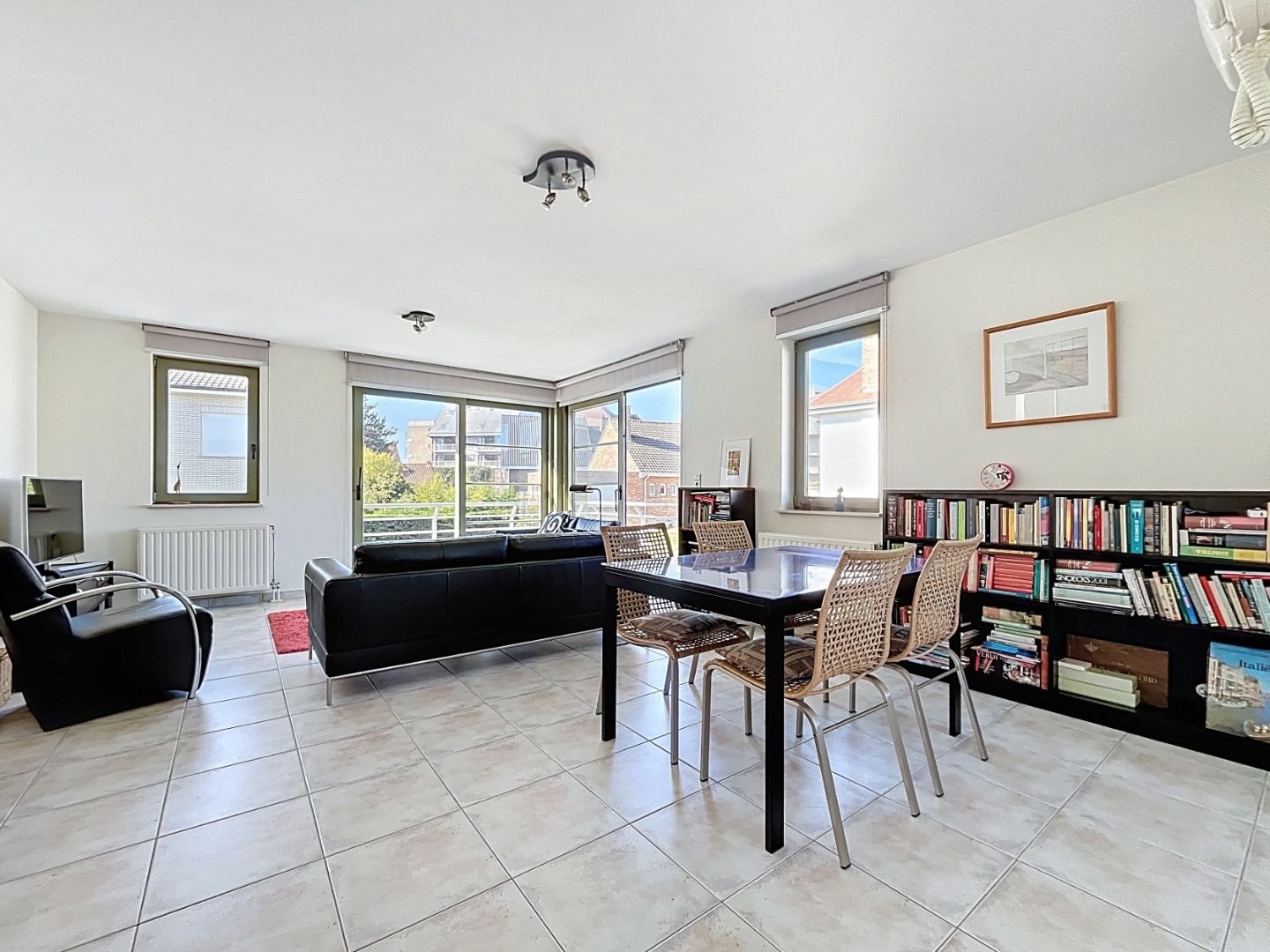 Zongerichte appartement in het centrum van Sint-Idesbald. foto 5