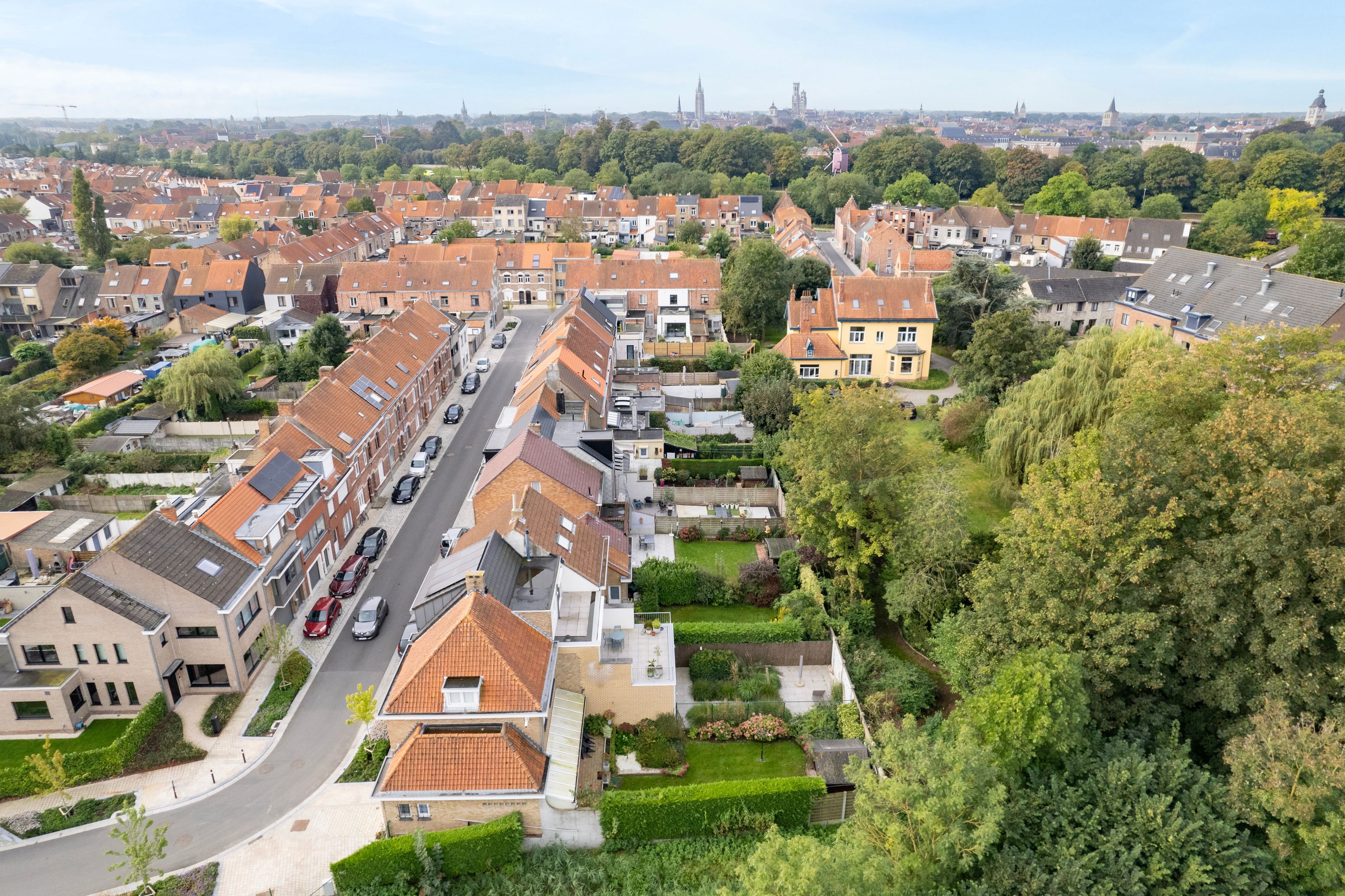 Unieke gerenoveerde woning vlak bij het centrum van Brugge foto 24