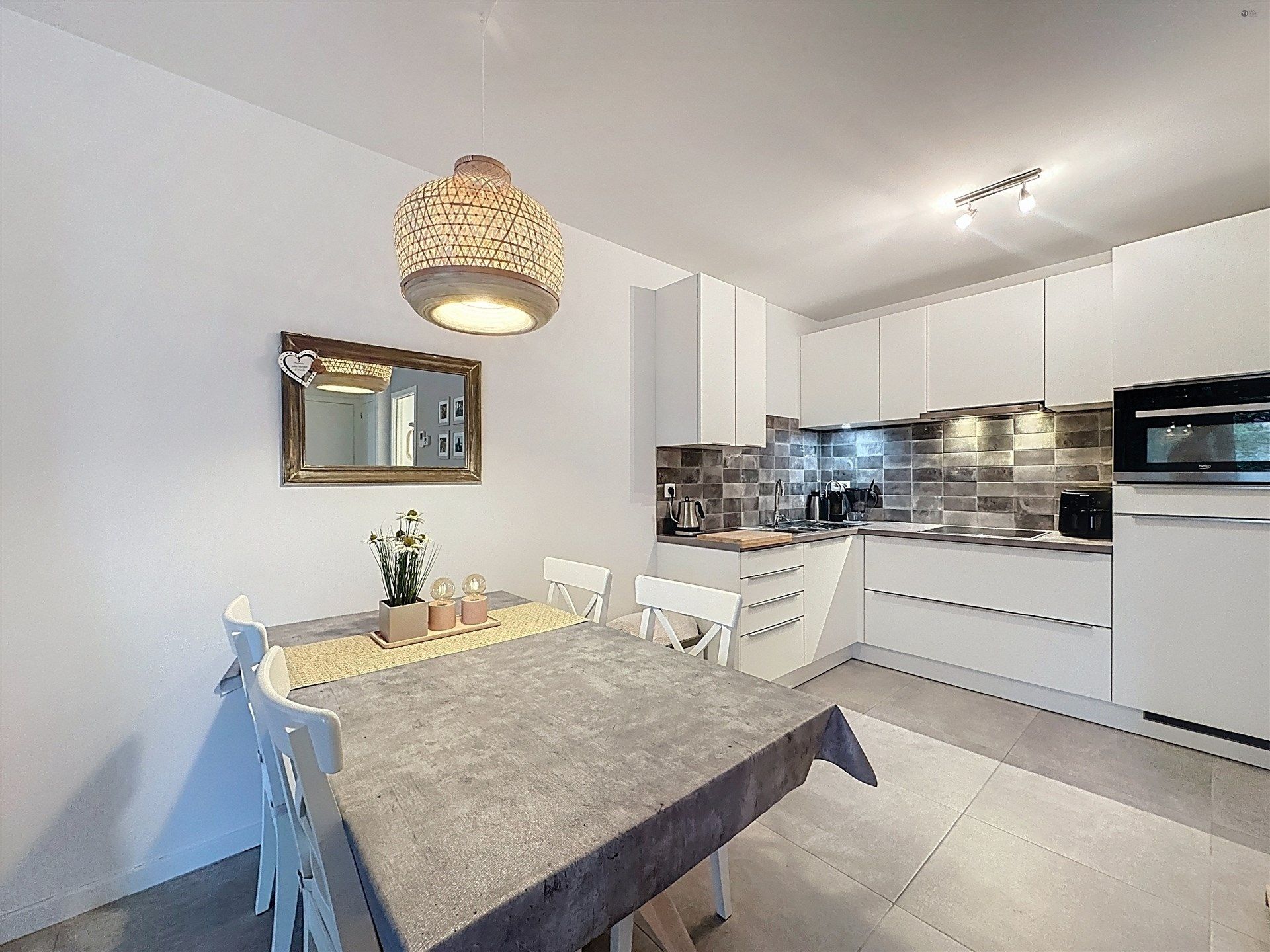 Energiezuinig appartement met staanplaats op toplocatie in Sint-Niklaas foto 3