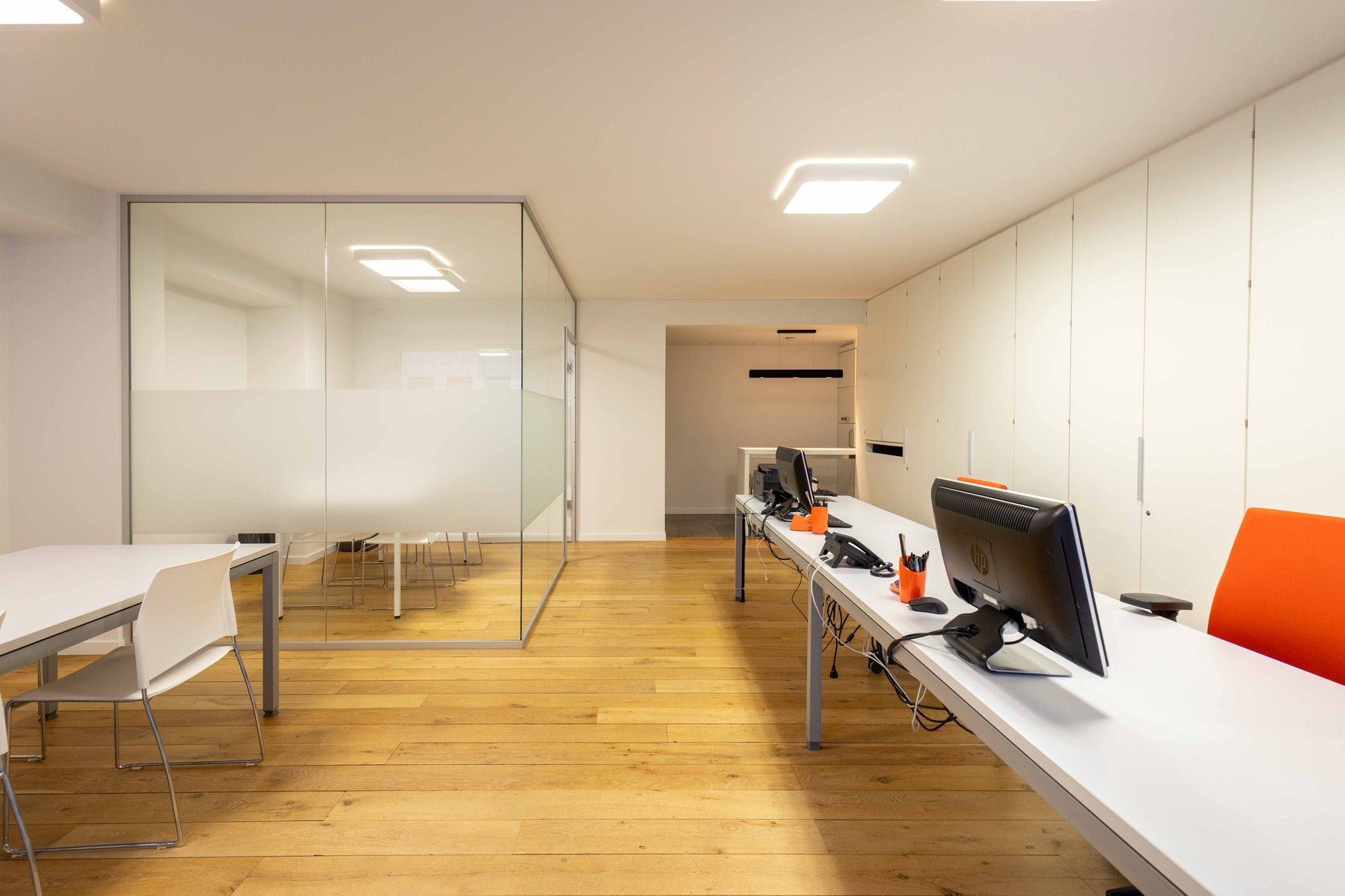 Woning met kantoor/winkel en magazijn/loods te koop in het centrum van Meulebeke. foto 6