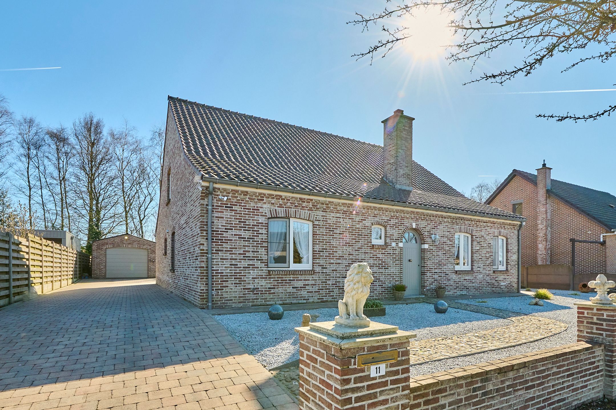 ZEER RUIME RUSTIG GELEGEN INSTAPKLARE GEZINSWONING OP 7ARE foto {{pictureIndex}}