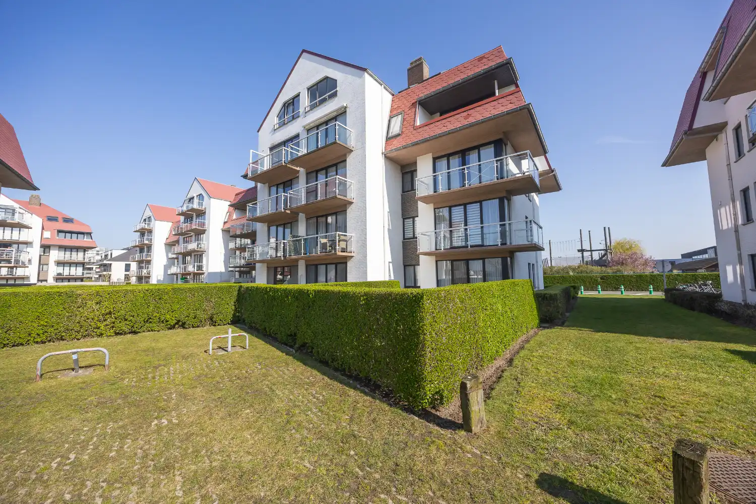 Gerenoveerde studio met zonnig terras te koop in Middelkerke foto 20