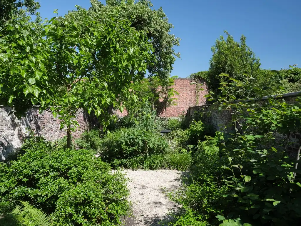 Klassevolle herenwoning met interieur van Peter Ivens & Bea Mombaers, volwassen stadstuin, inpandige garage en uitzonderlijk zicht op de Visserij. foto 10