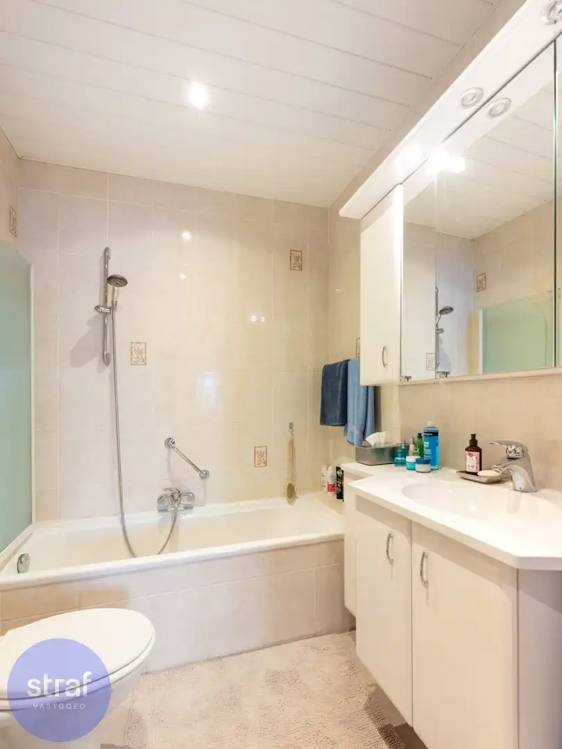 Fijn tweeslaapkamerappartement met nóg fijnere views foto 12