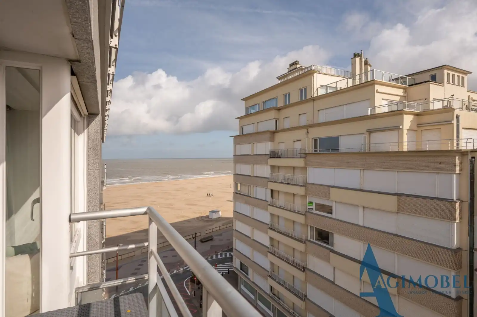 Instapklaar appartement met 3 slaapkamers op toplocatie in Duinbergen, vlakbij de Zeedijk. foto 2