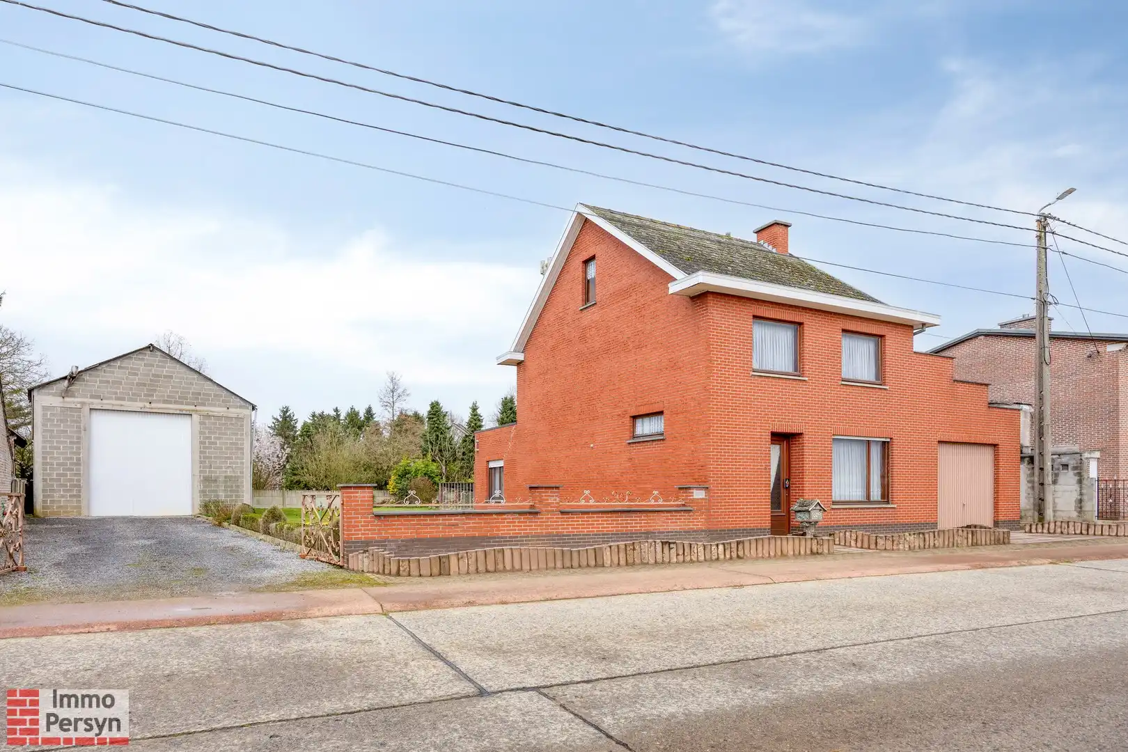 Vrijstaande woning met werkplaats op ruim perceel in landelijke omgeving foto 2