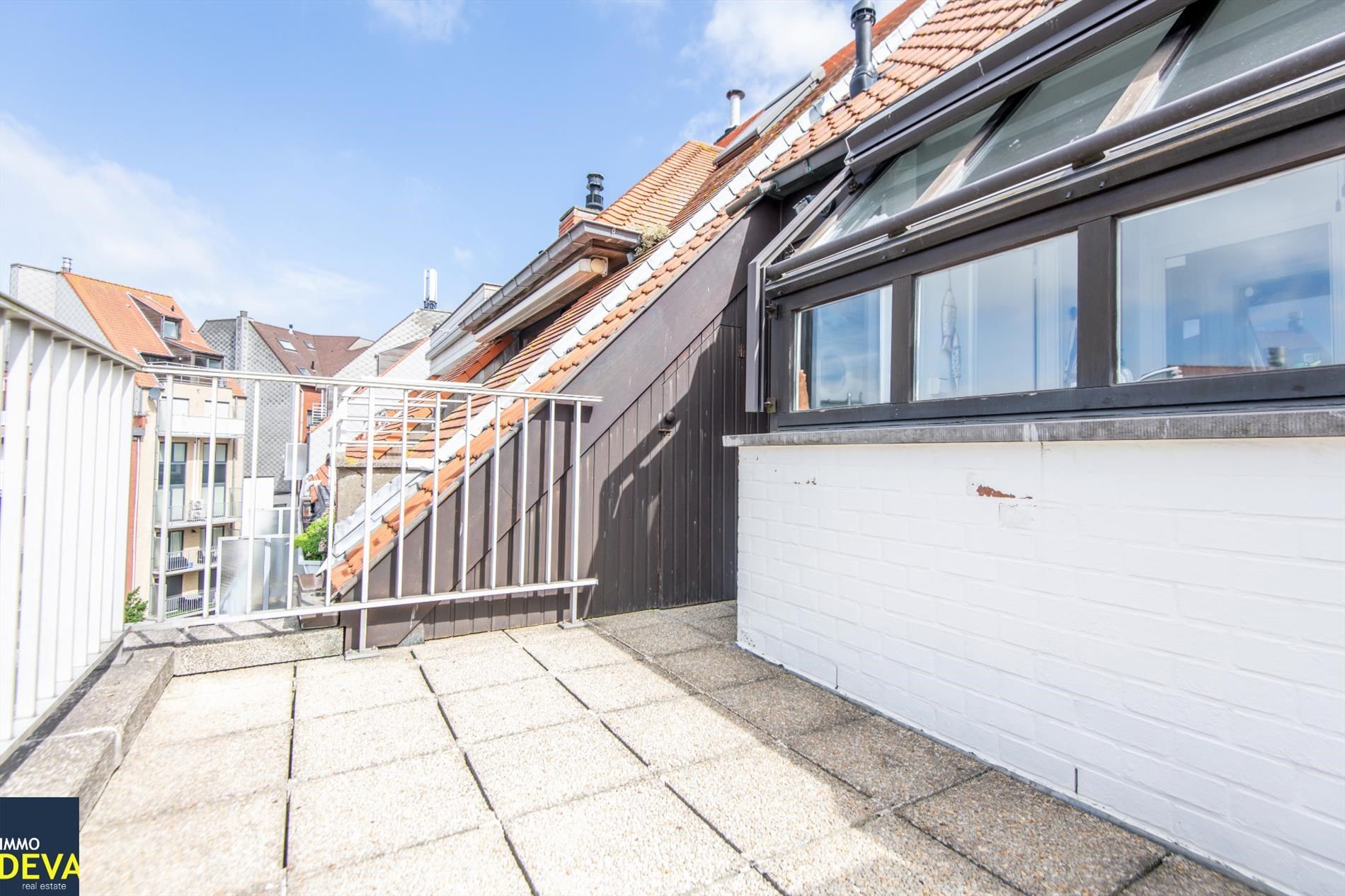 Triplex appartement met garage vlakbij de Dumortierlaan en op slechts enkele passen van de Lippenslaan en de Zeedijk. foto 11