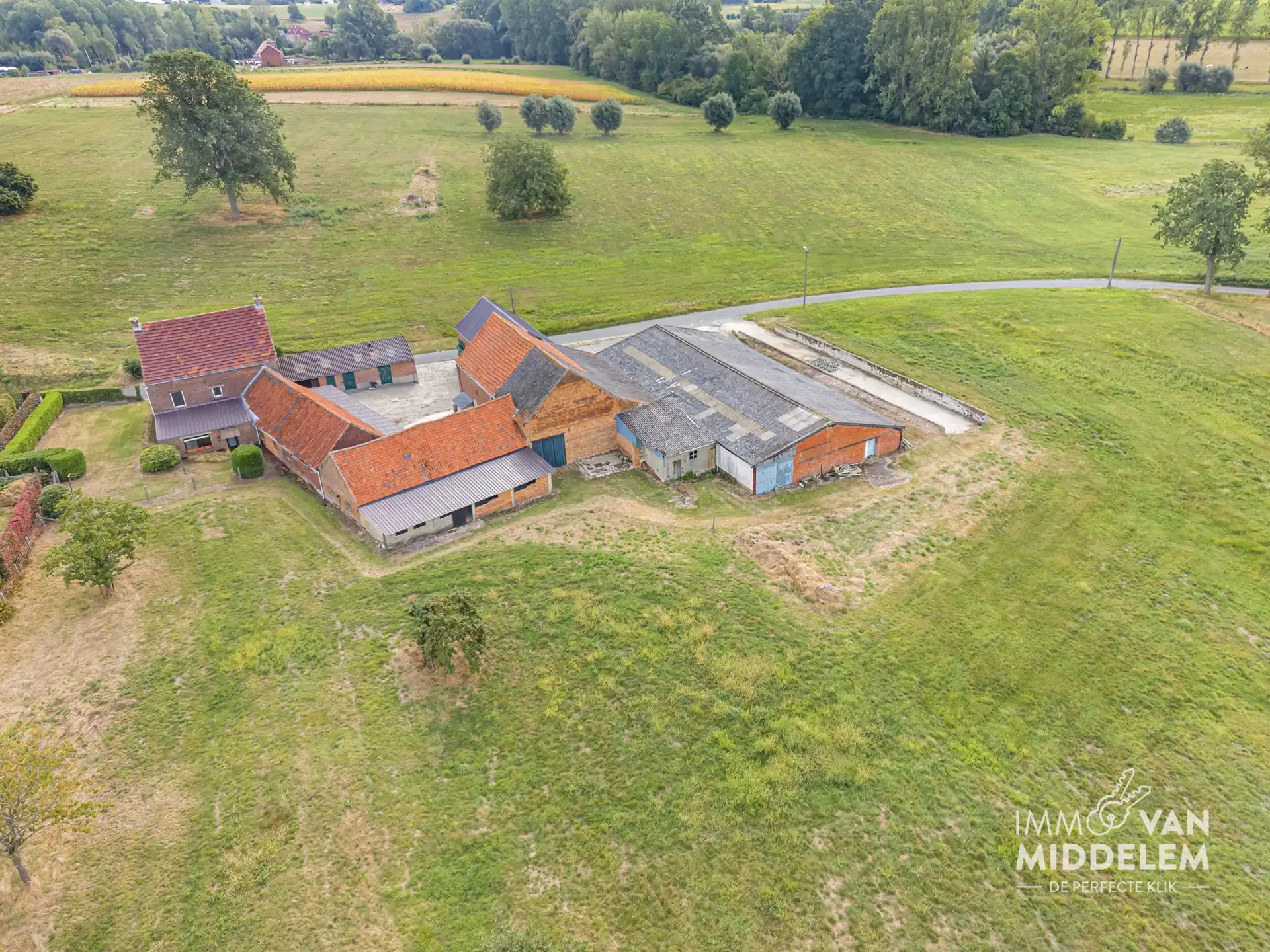 LANDELIJKE HOEVE MET BIJGEBOUWEN op ± 8,35 HECTAREN foto 4