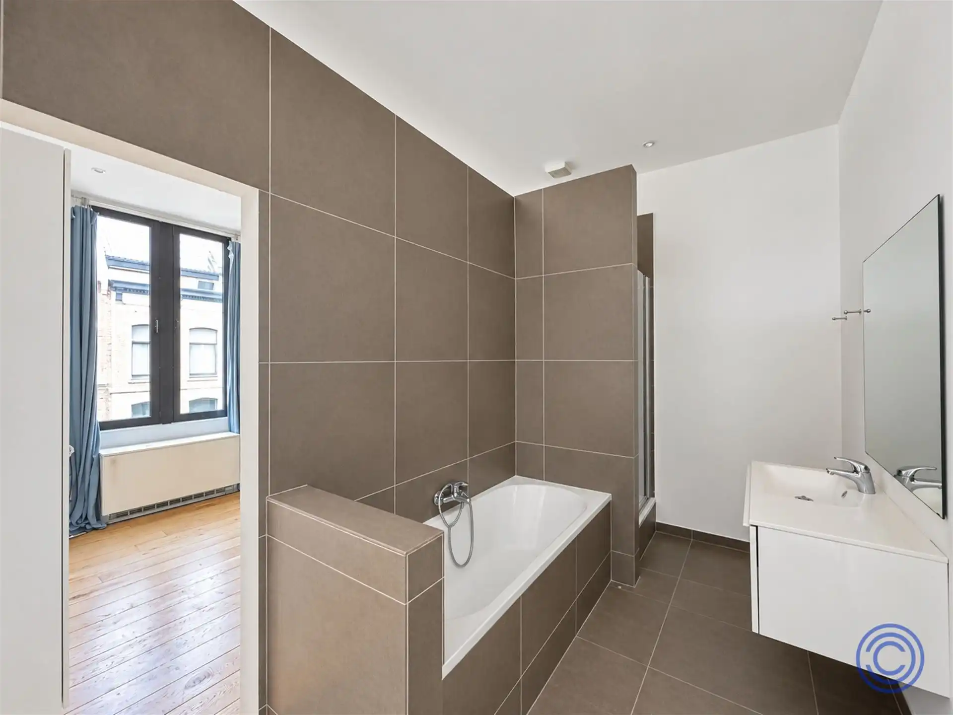 Lichtrijk éénslaapkamerappartement op toplocatie met uitzicht op het Zuidpark! foto 5